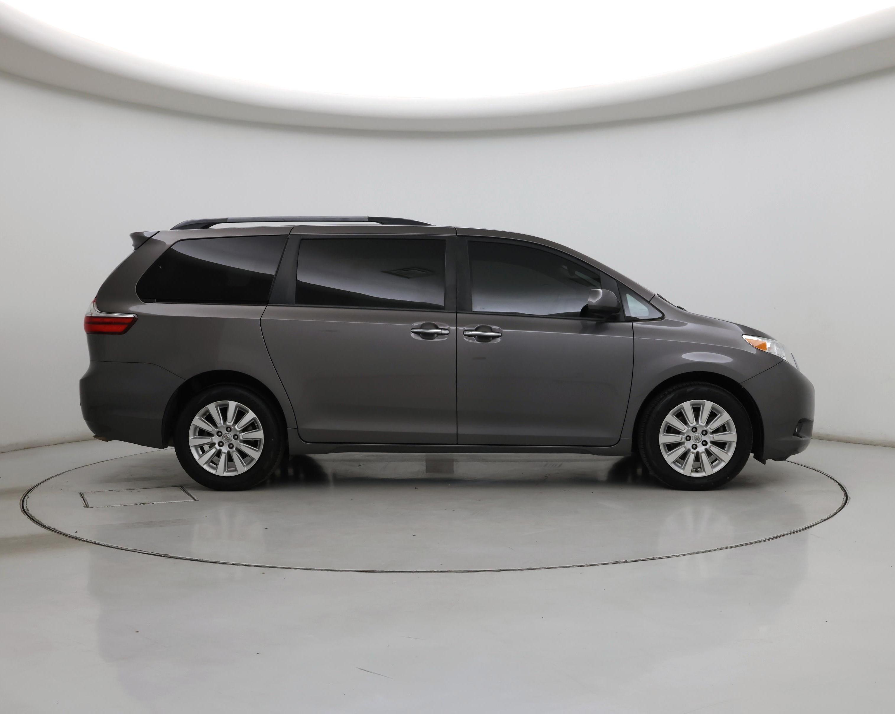 Thumbnail: 2016 Toyota Sienna - 7