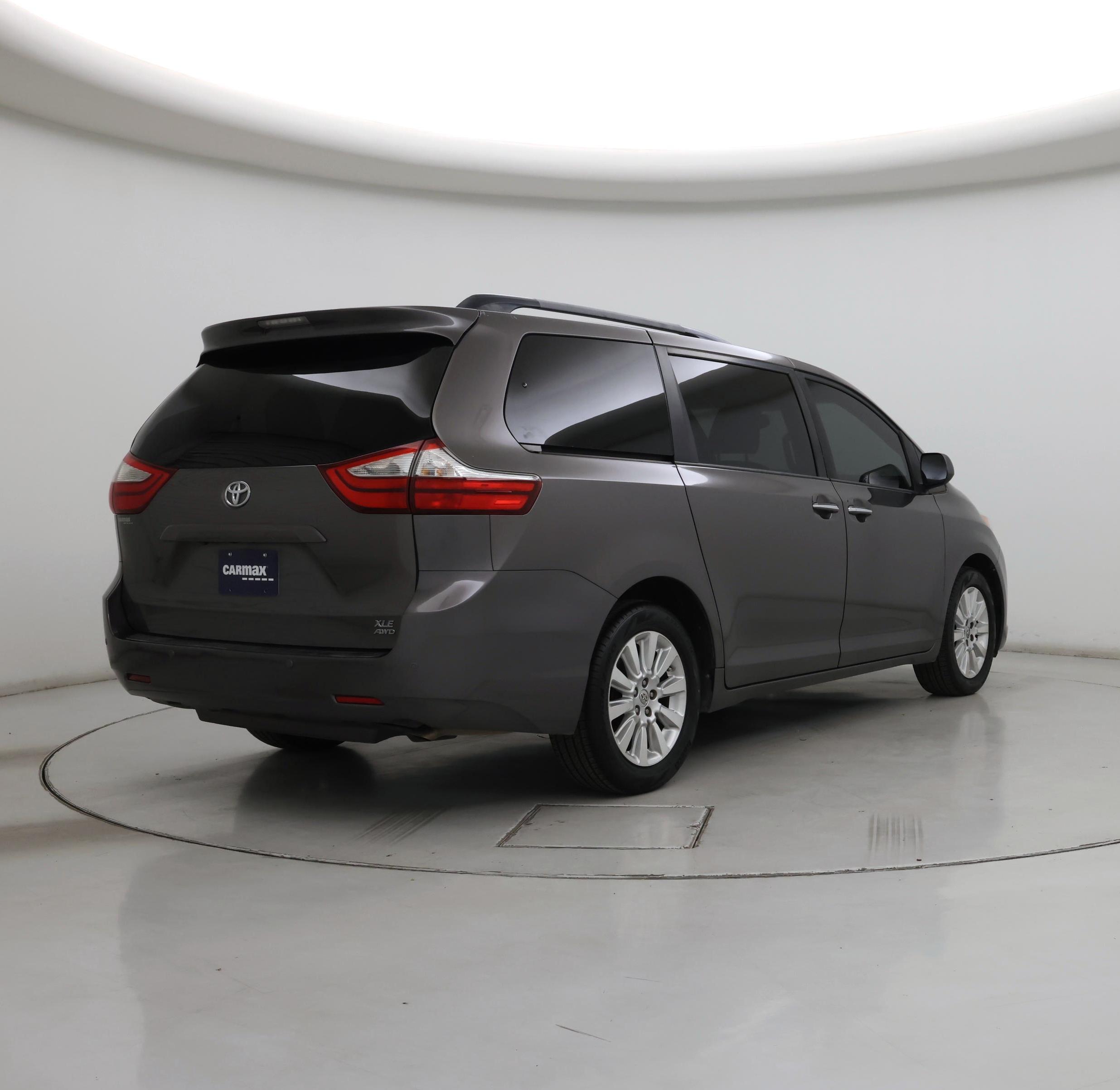 Thumbnail: 2016 Toyota Sienna - 8