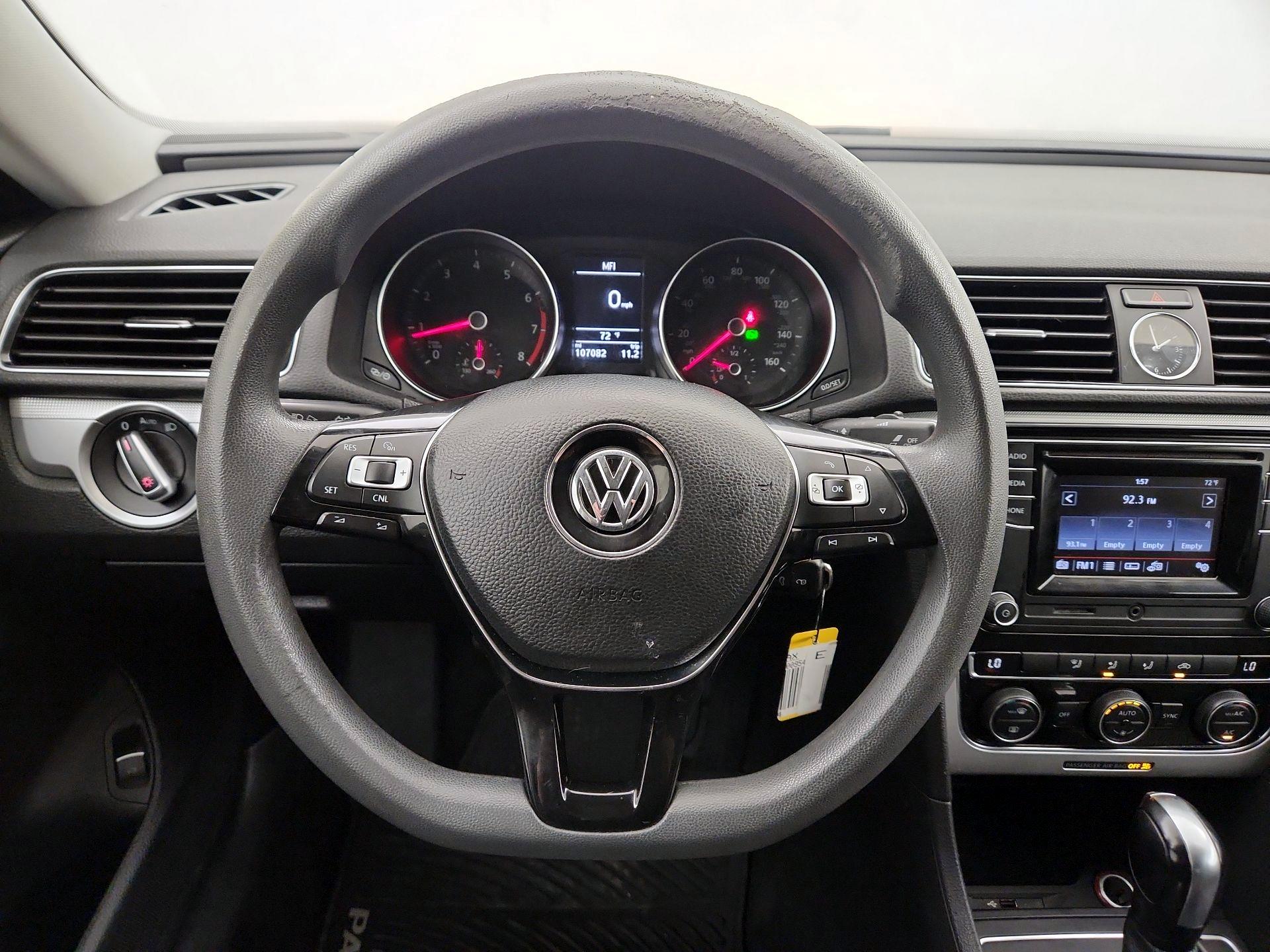 Thumbnail: 2017 Volkswagen Passat - 10