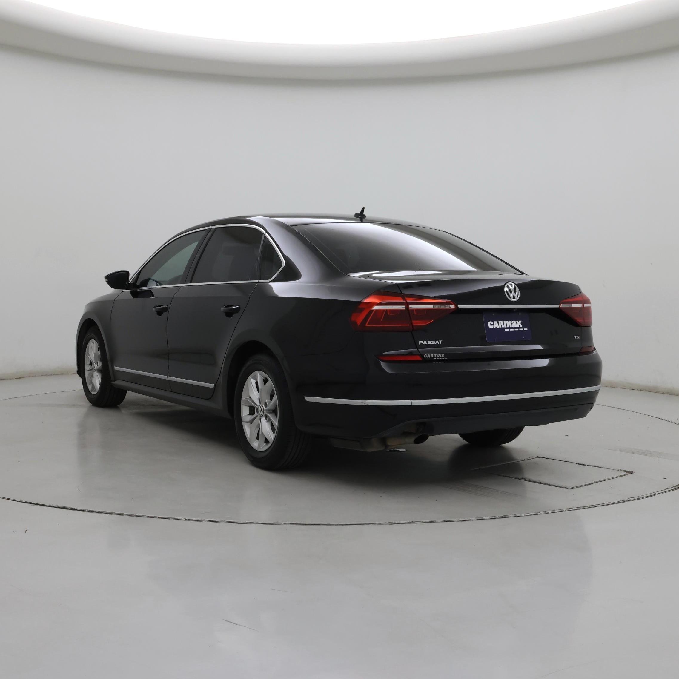Thumbnail: 2017 Volkswagen Passat - 2