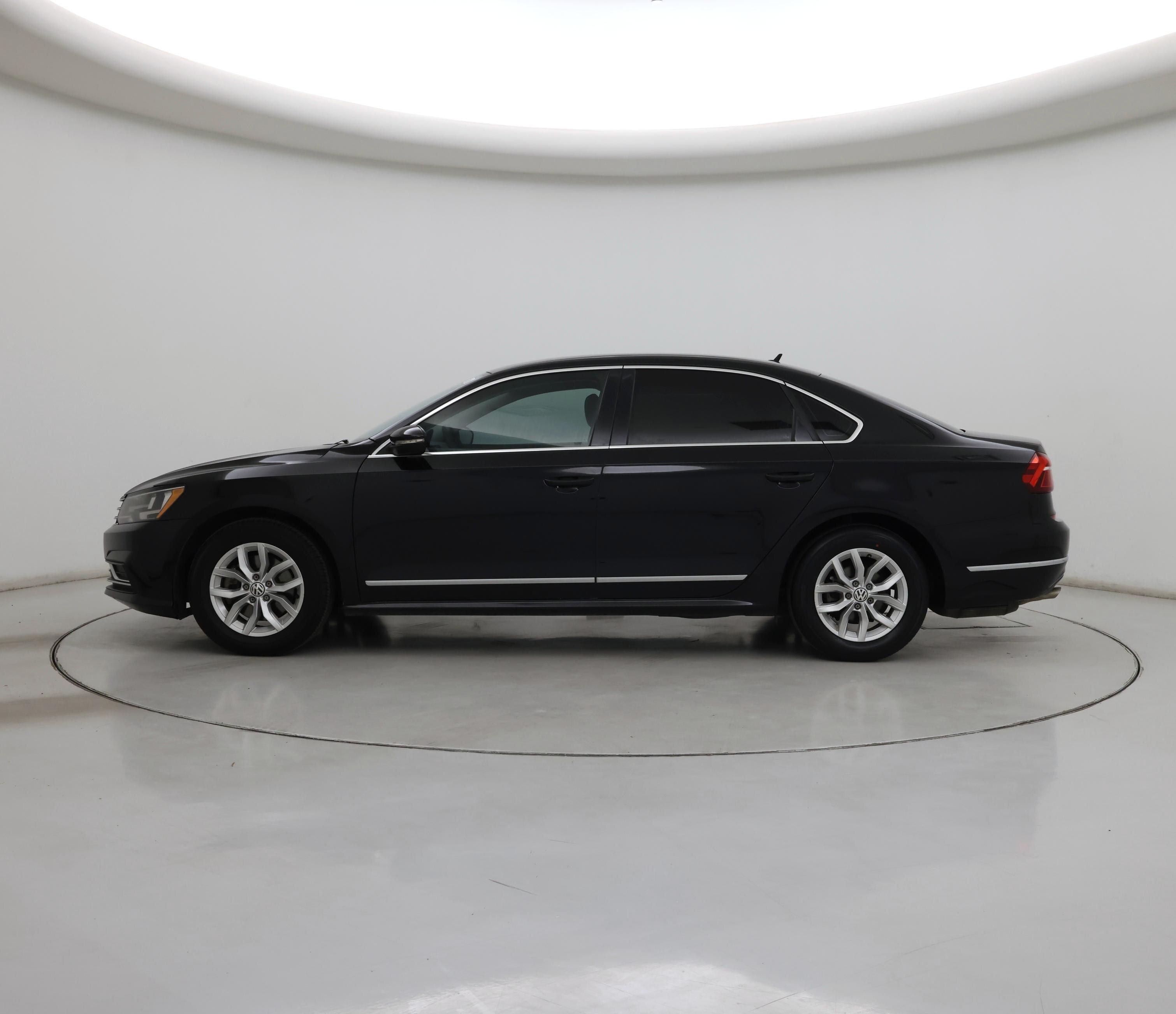 Thumbnail: 2017 Volkswagen Passat - 3