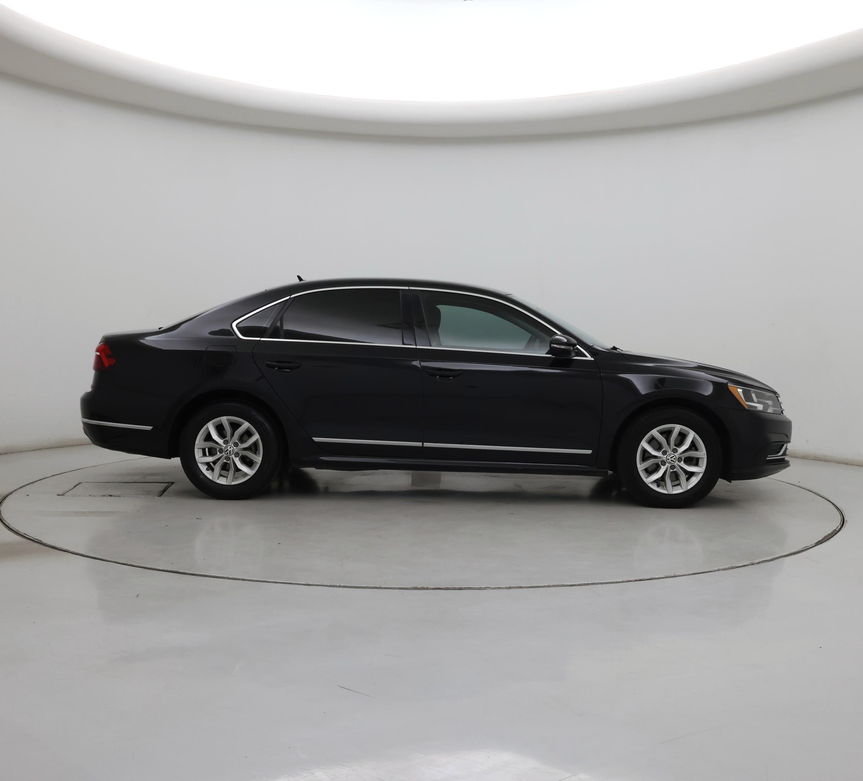 Thumbnail: 2017 Volkswagen Passat - 7