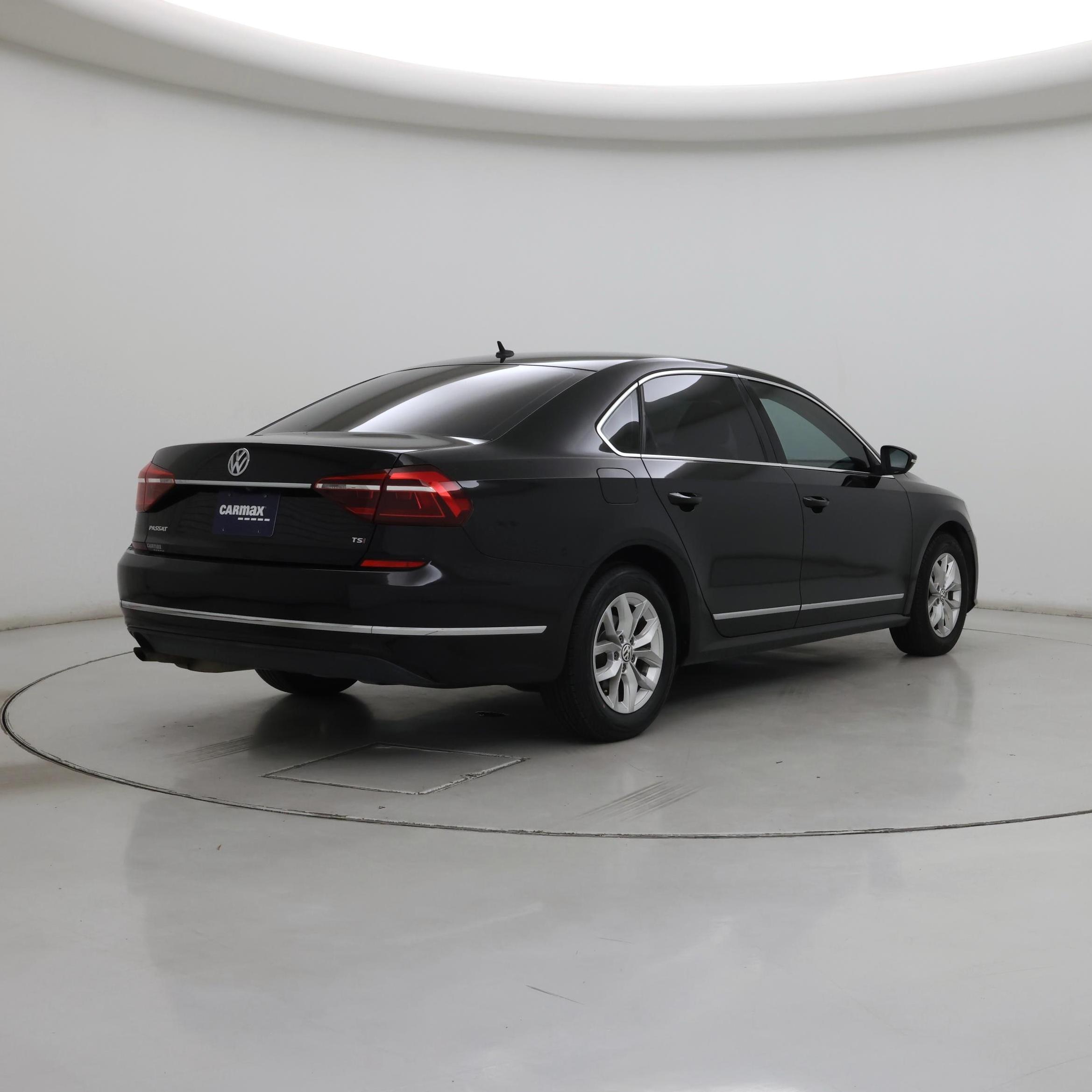 Thumbnail: 2017 Volkswagen Passat - 8
