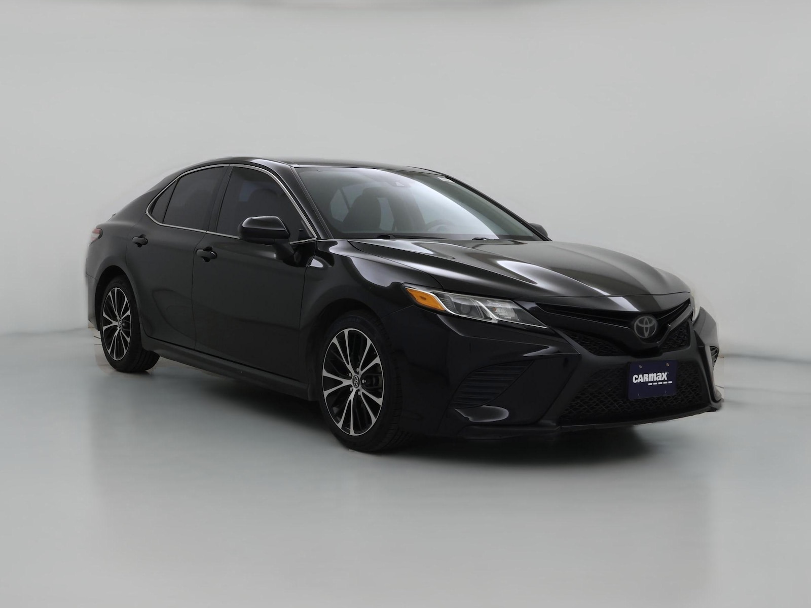 2019 Toyota Camry SE - Photo 1
