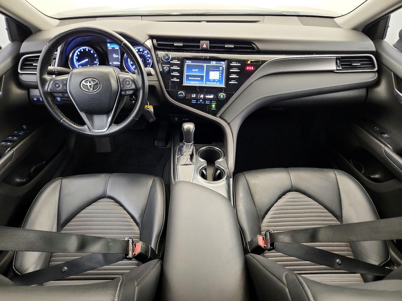 2019 Toyota Camry SE - Photo 10
