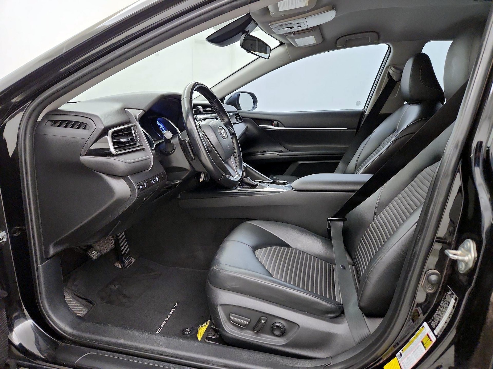 2019 Toyota Camry SE - Photo 12