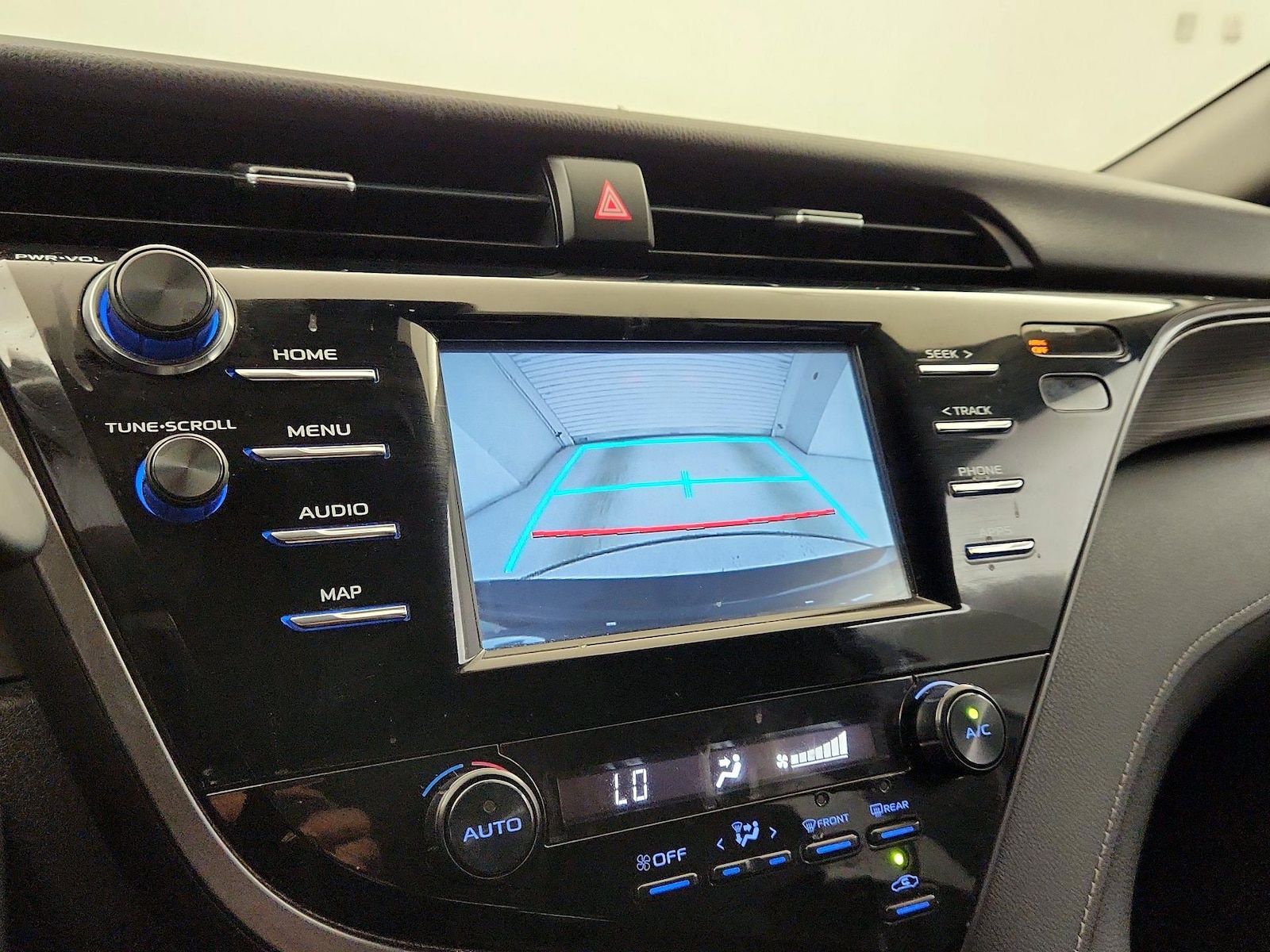2019 Toyota Camry SE - Photo 15