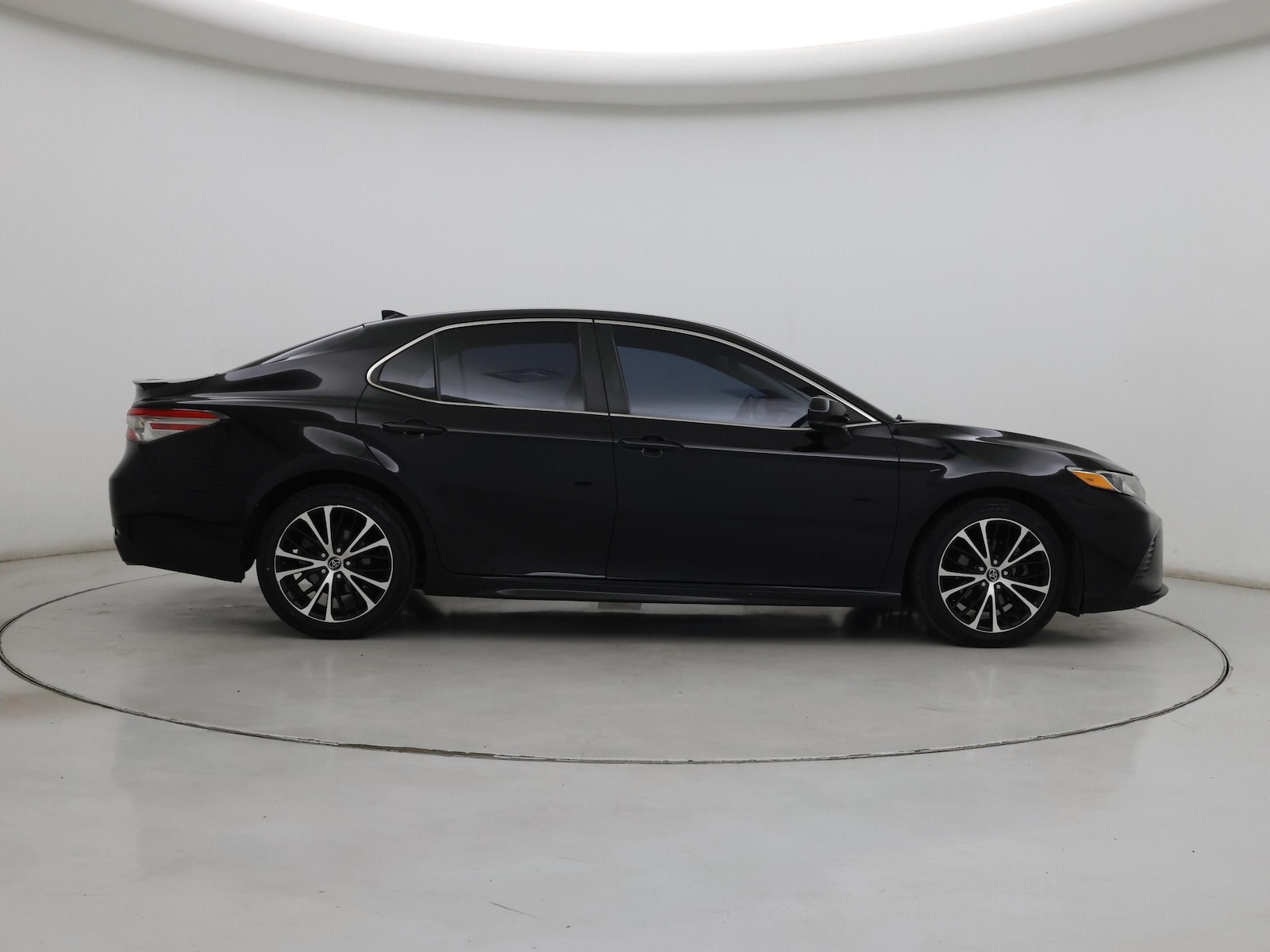 2019 Toyota Camry SE - Photo 8