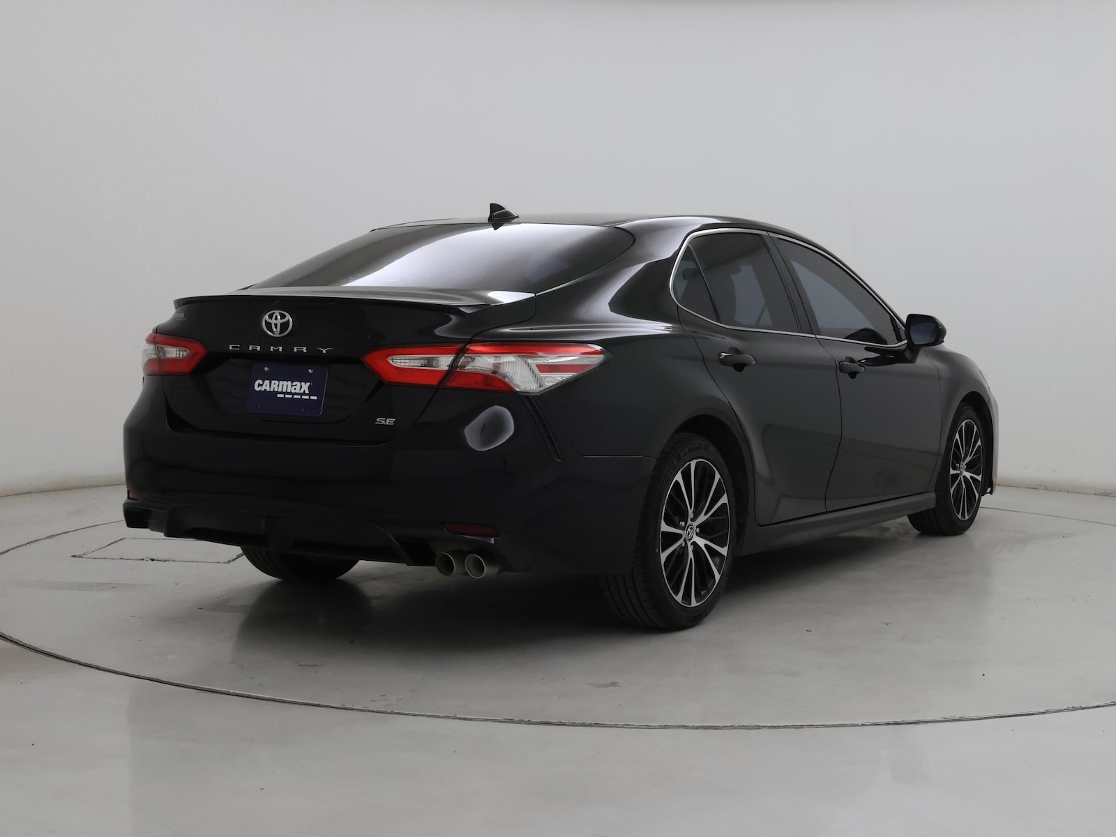 2019 Toyota Camry SE - Photo 9