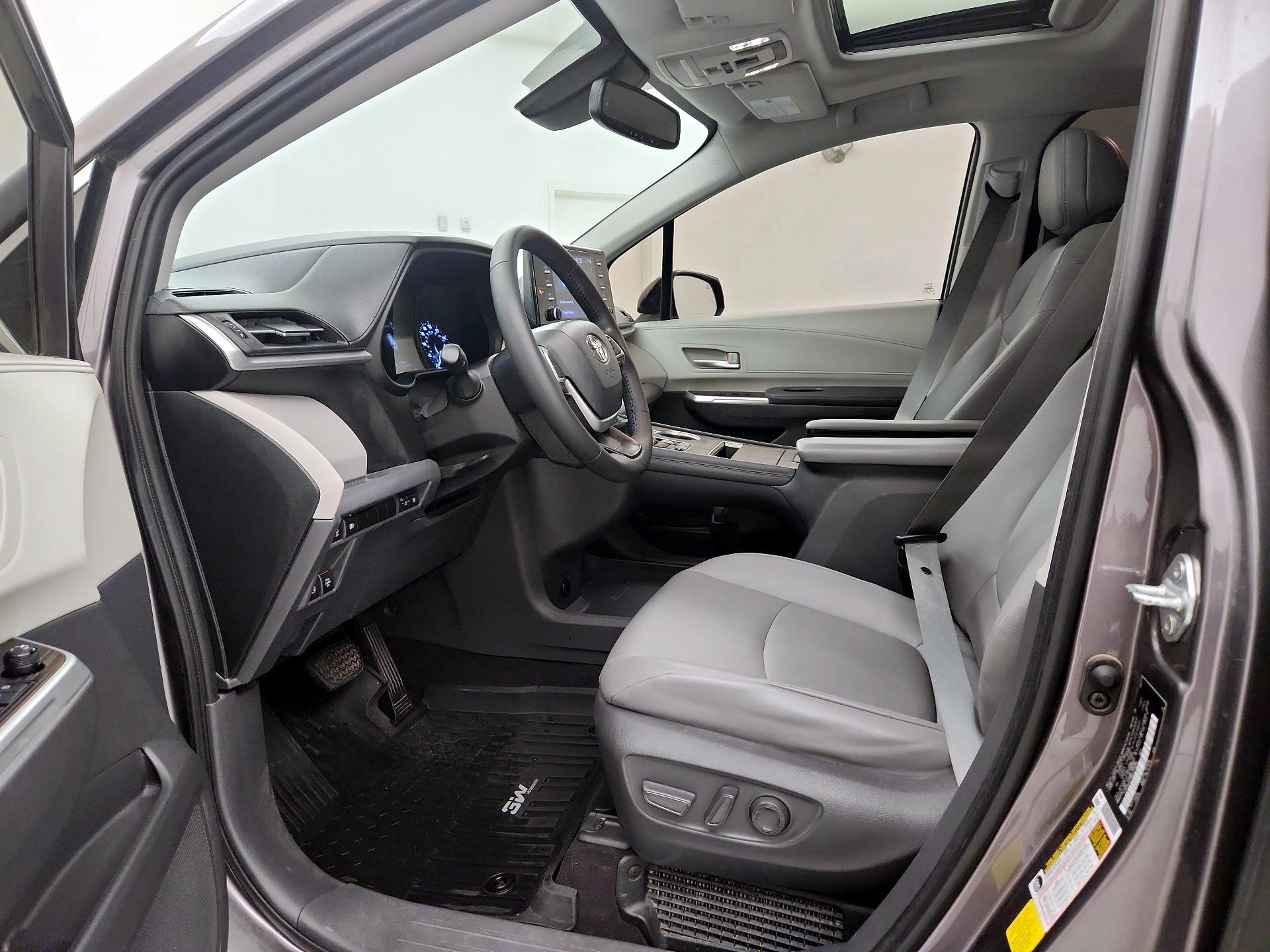 Thumbnail: 2021 Toyota Sienna - 11