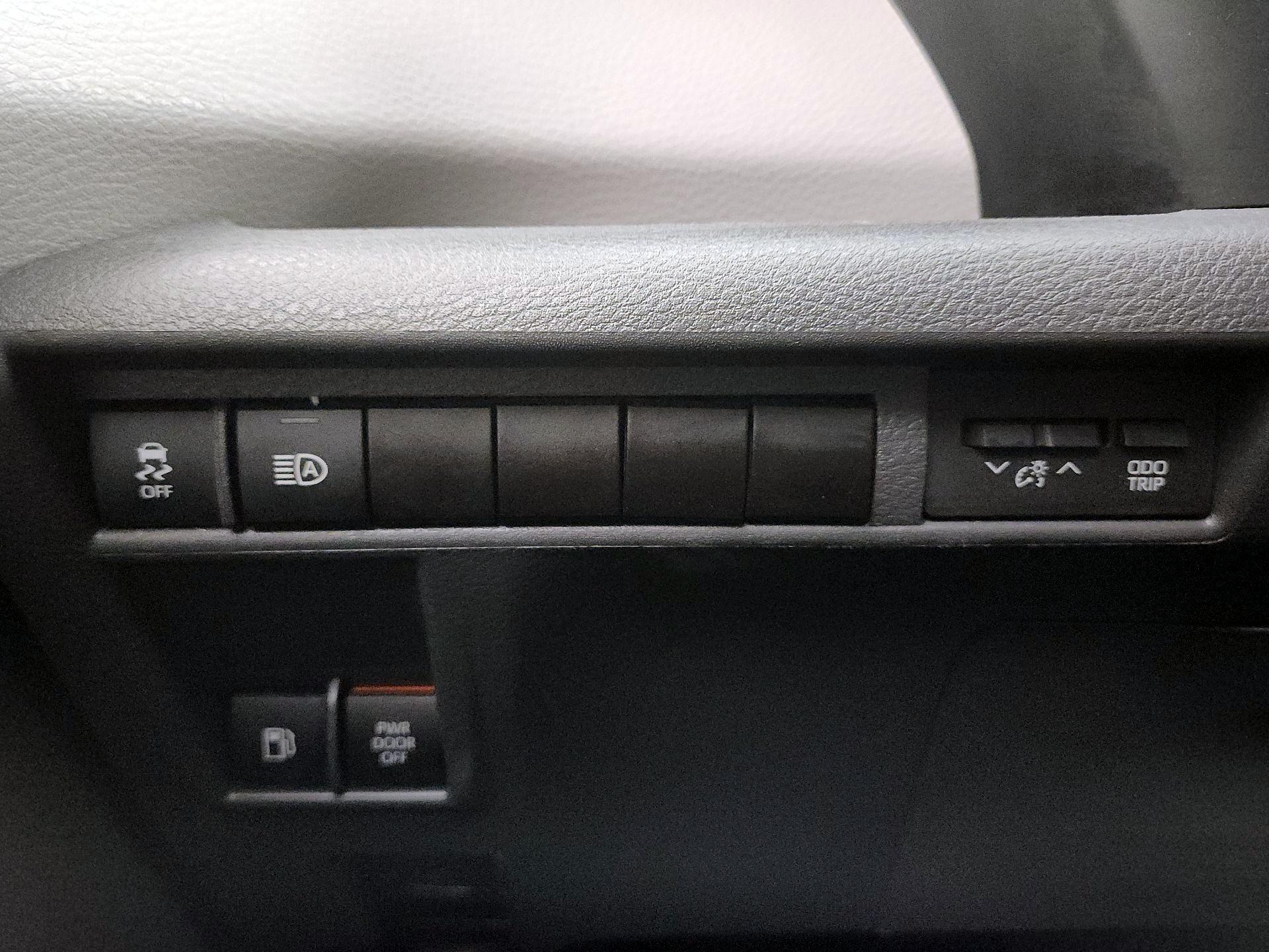 Thumbnail: 2021 Toyota Sienna - 13