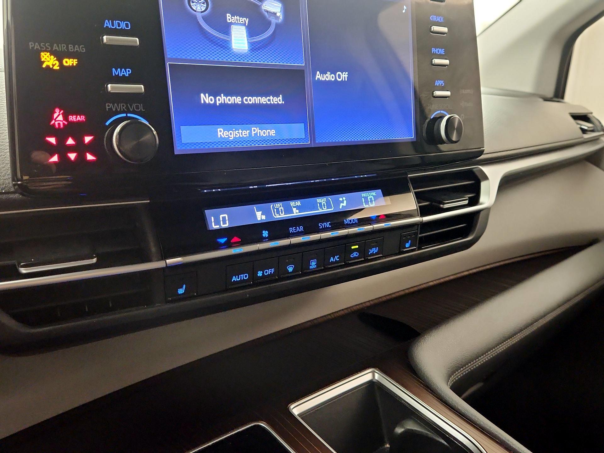 Thumbnail: 2021 Toyota Sienna - 16