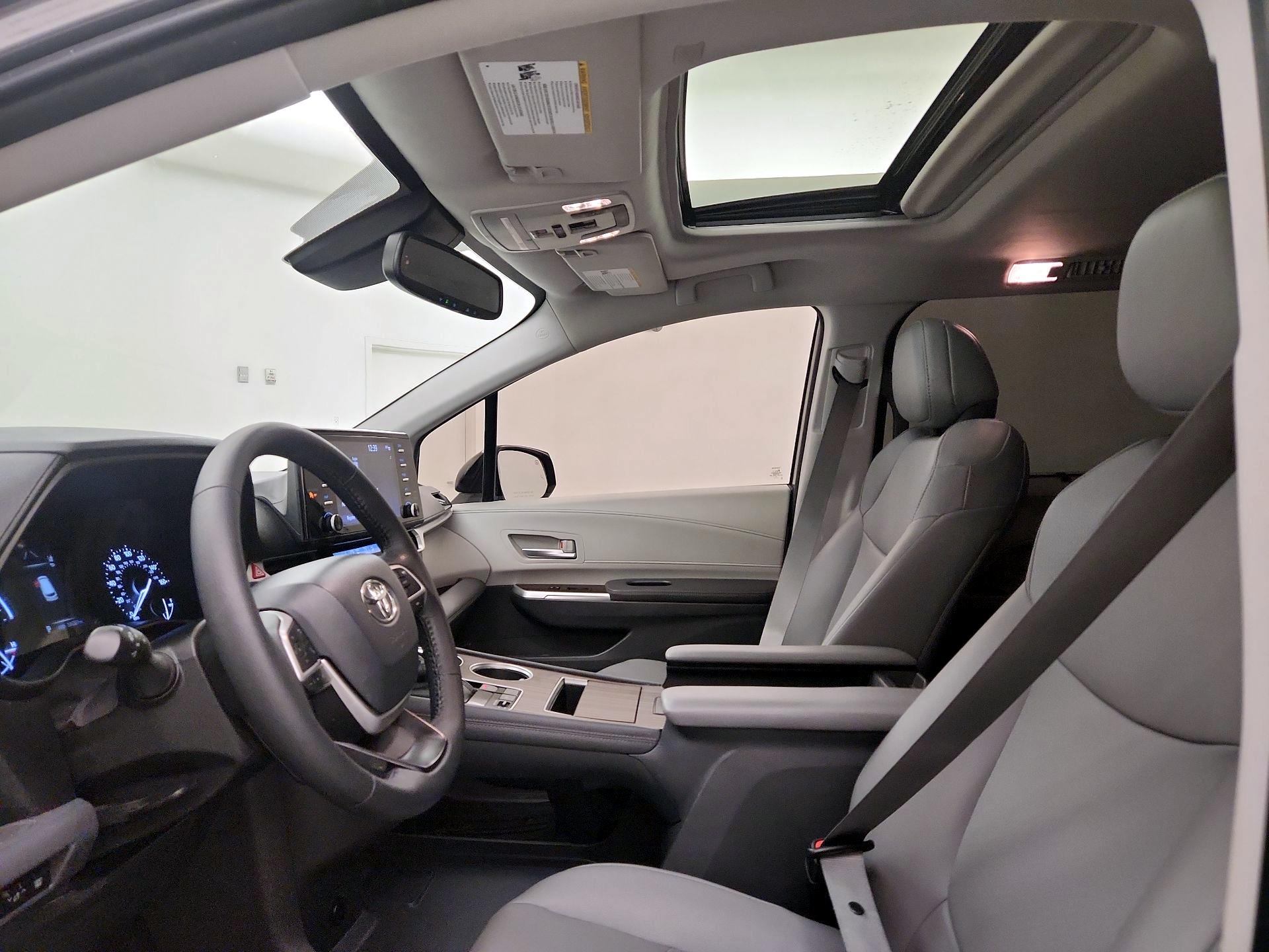 Thumbnail: 2021 Toyota Sienna - 19