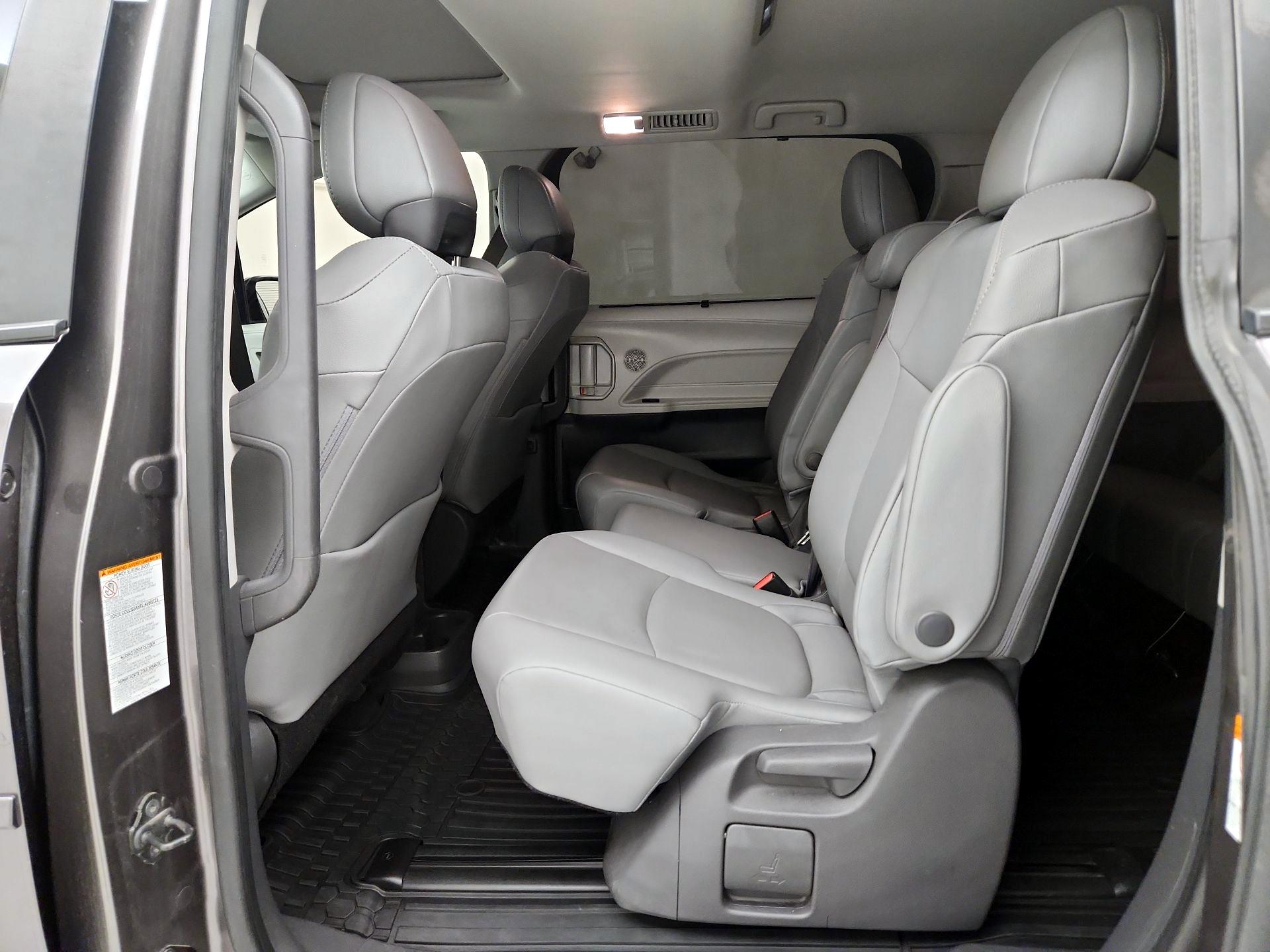 Thumbnail: 2021 Toyota Sienna - 20