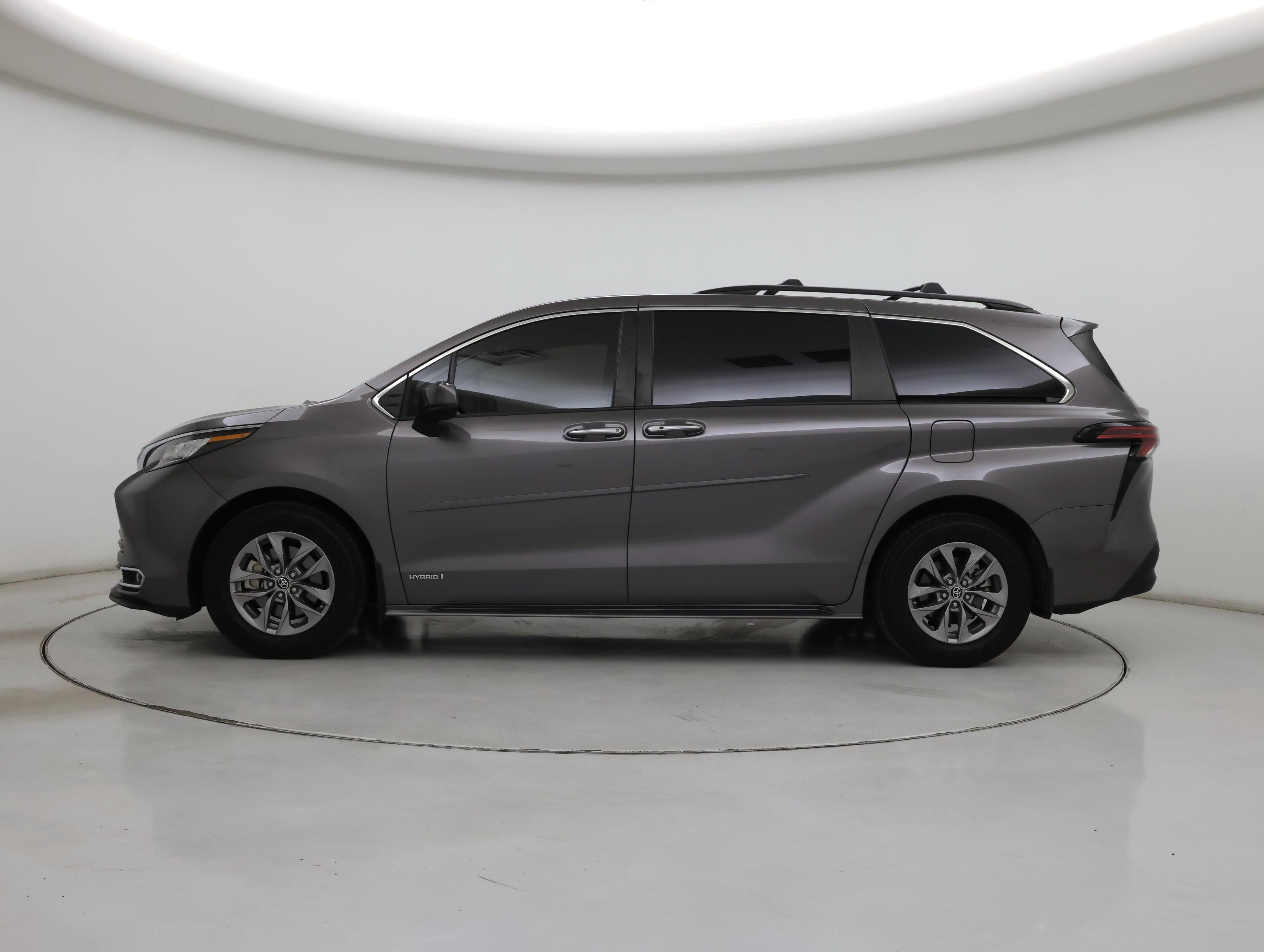 Thumbnail: 2021 Toyota Sienna - 3