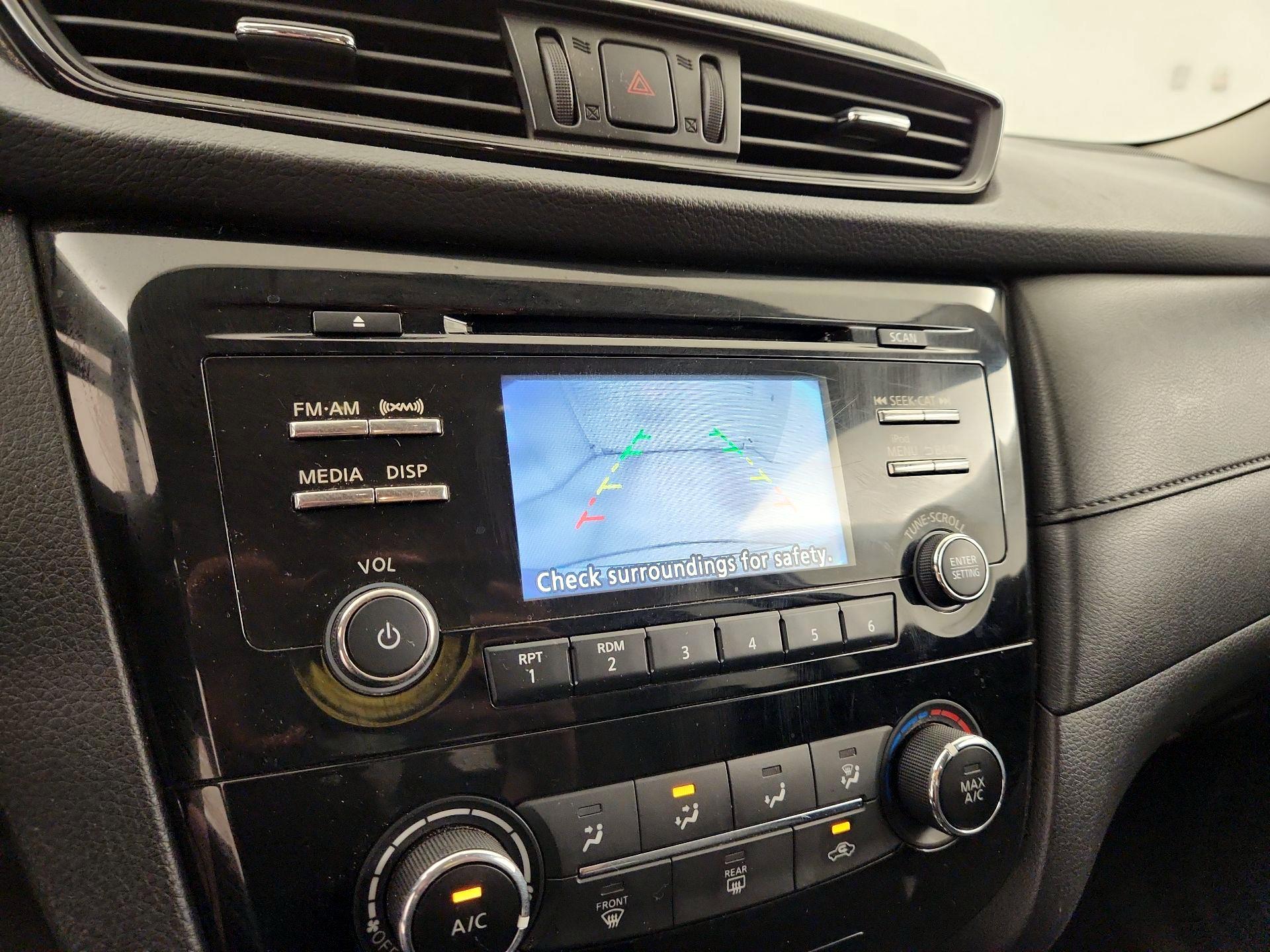 Thumbnail: 2017 Nissan Rogue - 14