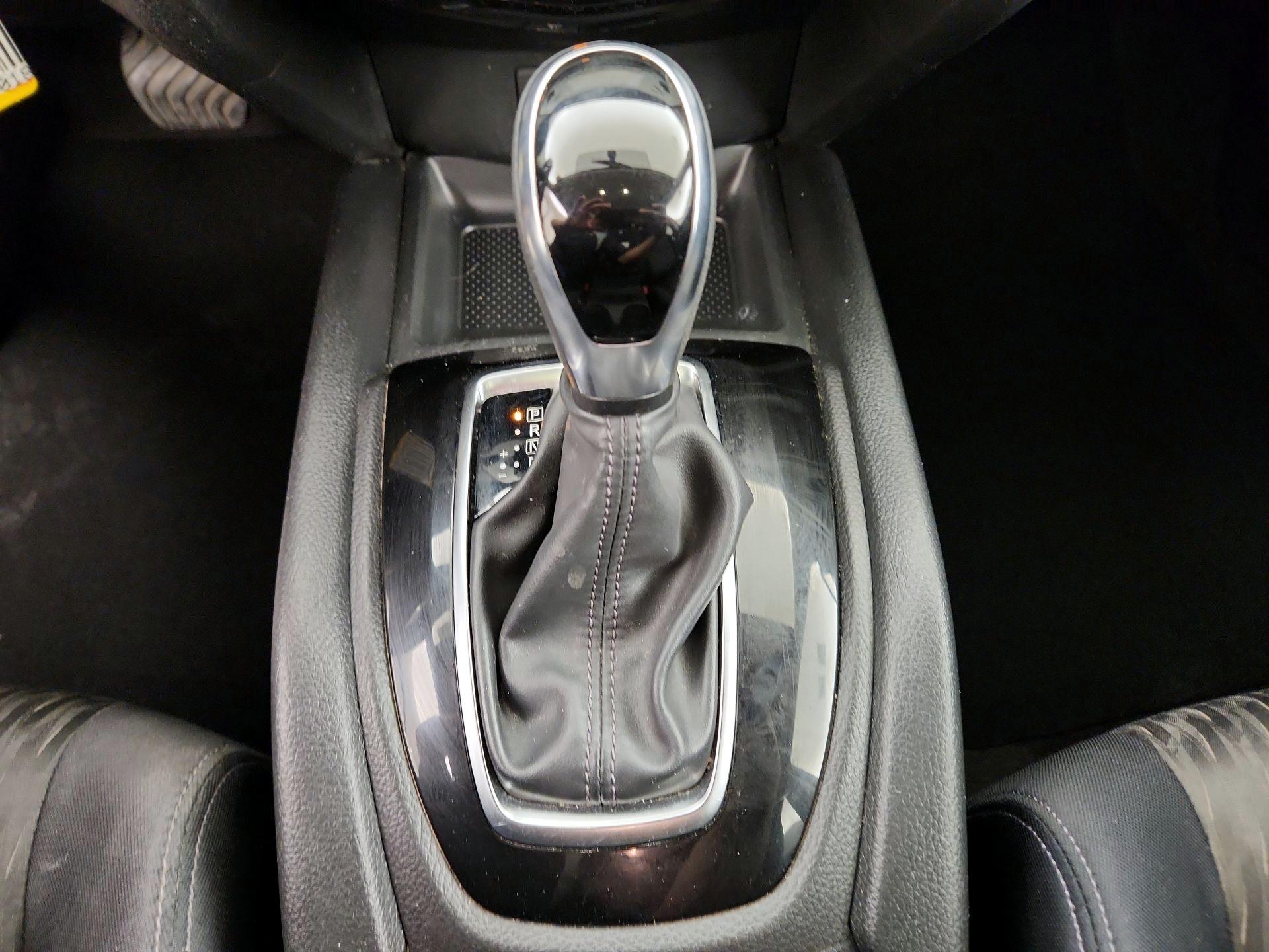 Thumbnail: 2017 Nissan Rogue - 17