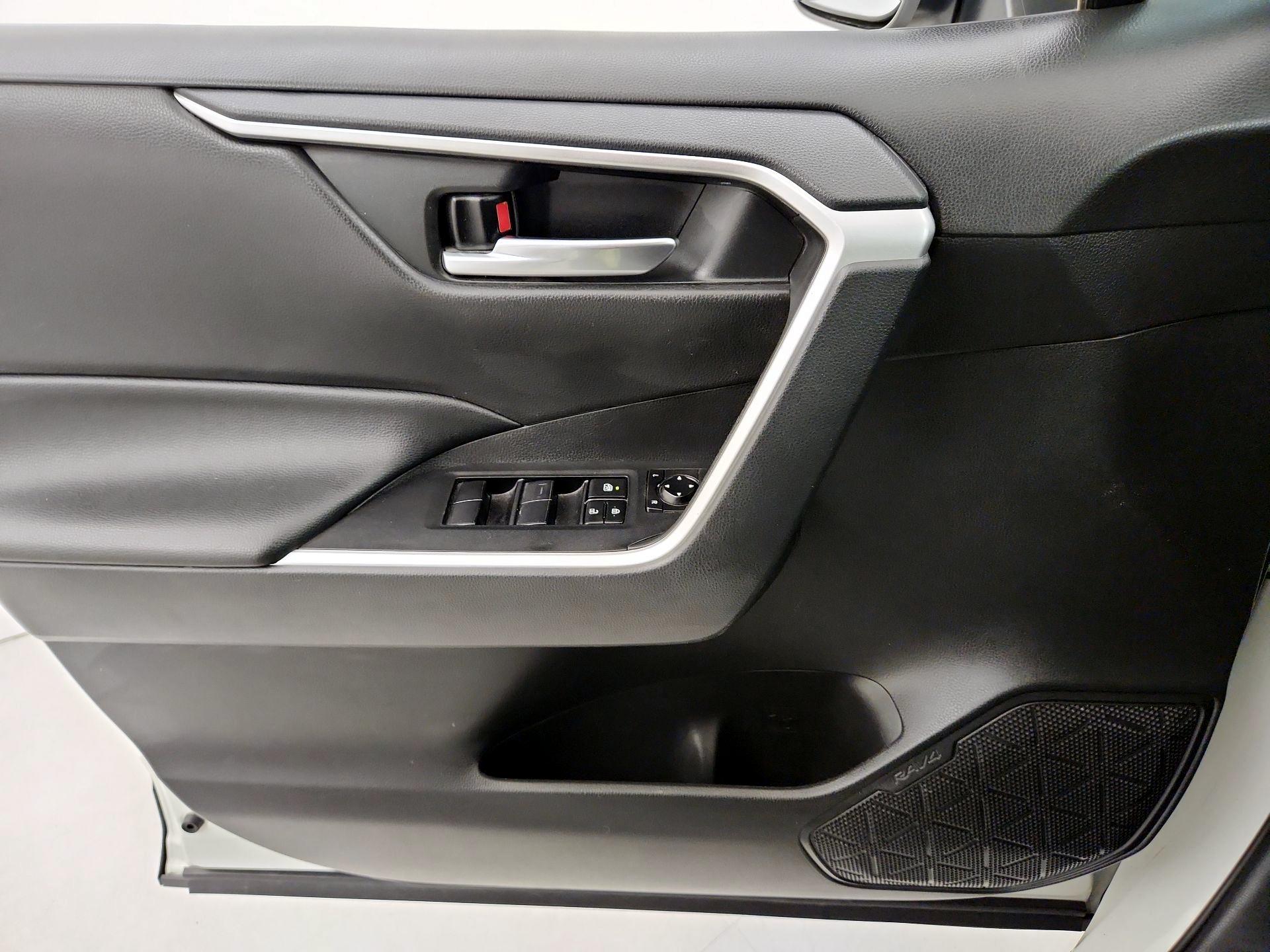 Thumbnail: 2021 Toyota RAV4 - 12
