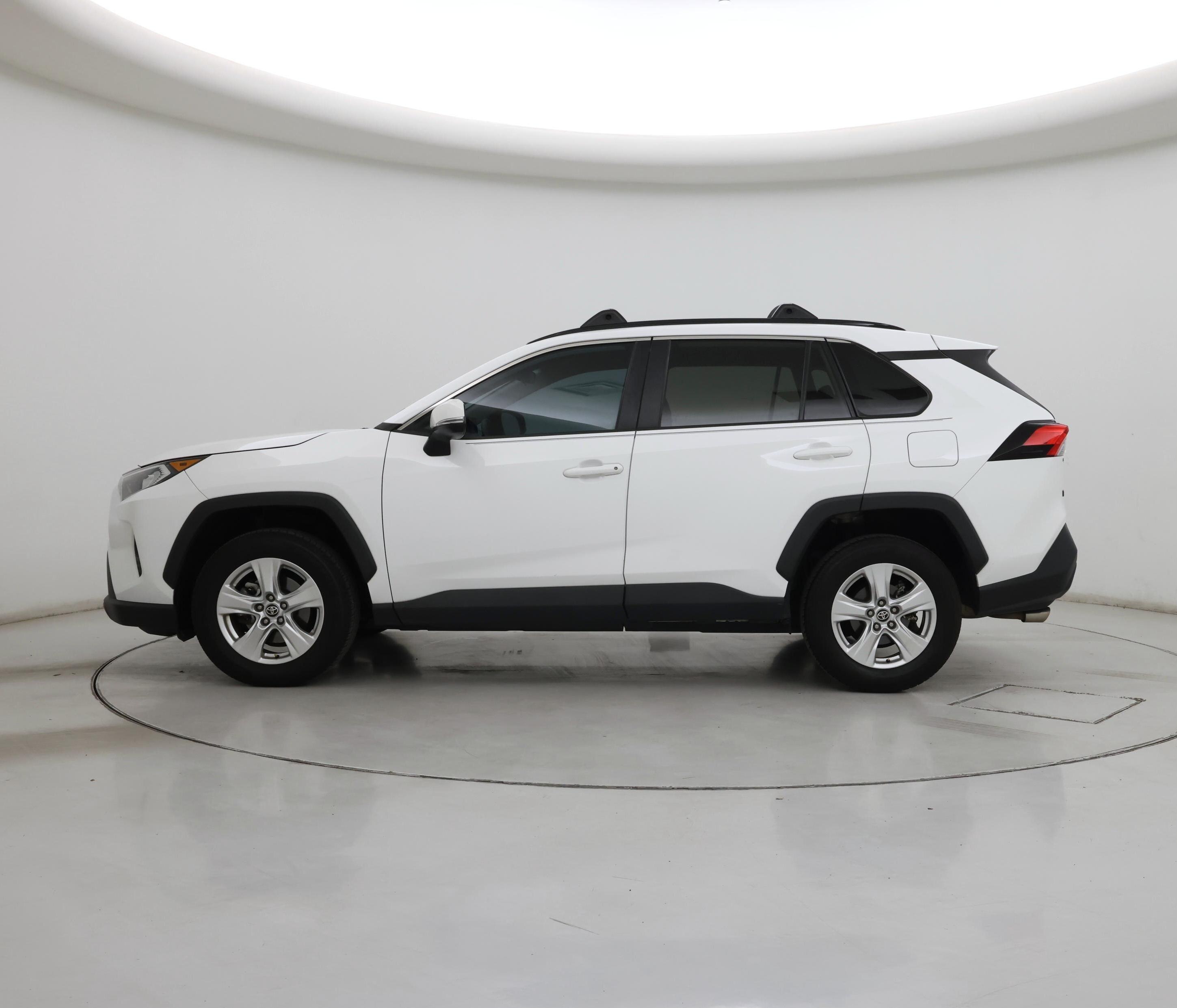 Thumbnail: 2021 Toyota RAV4 - 3
