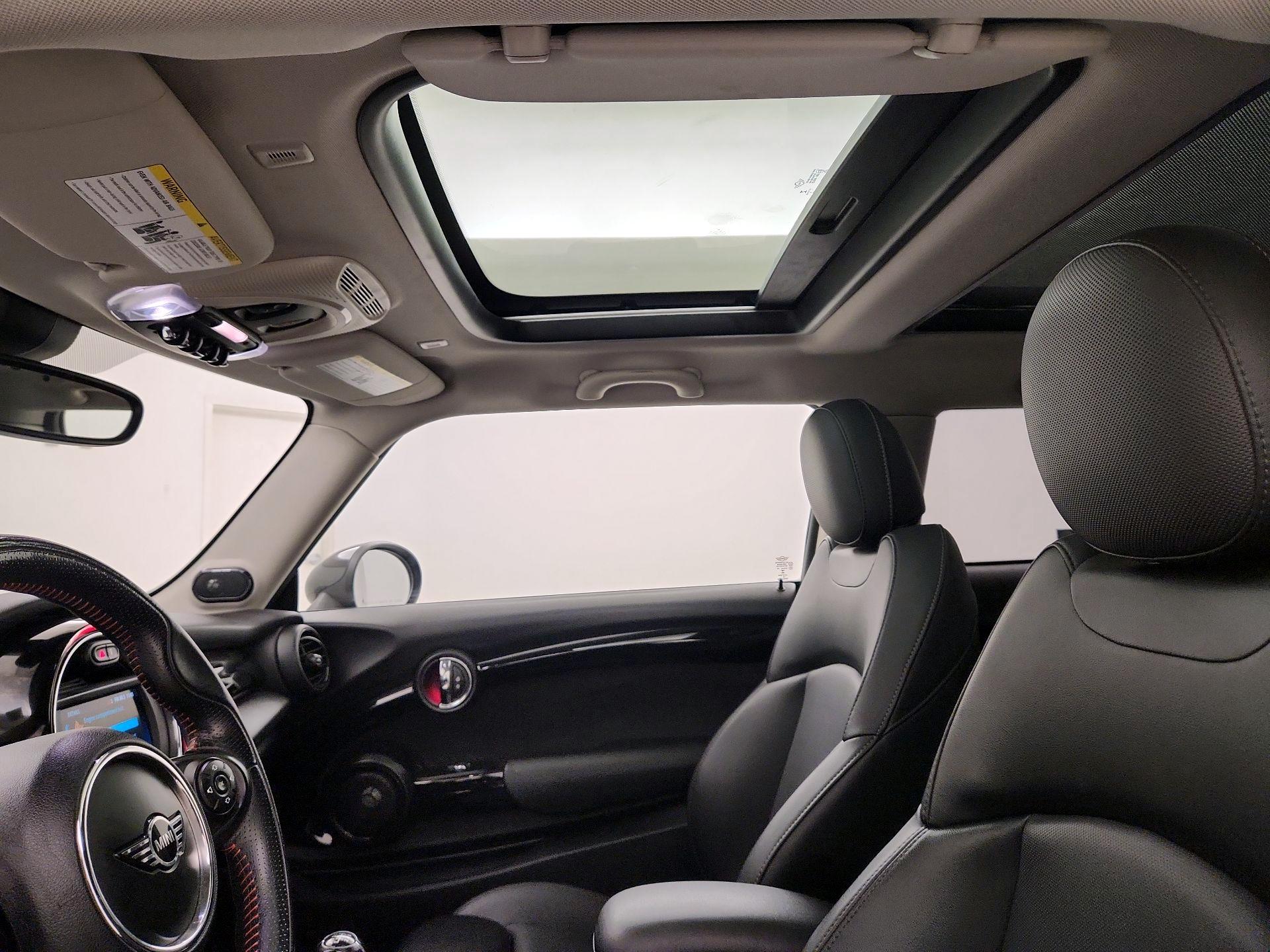 Thumbnail: 2019 MINI Cooper Hardtop - 18