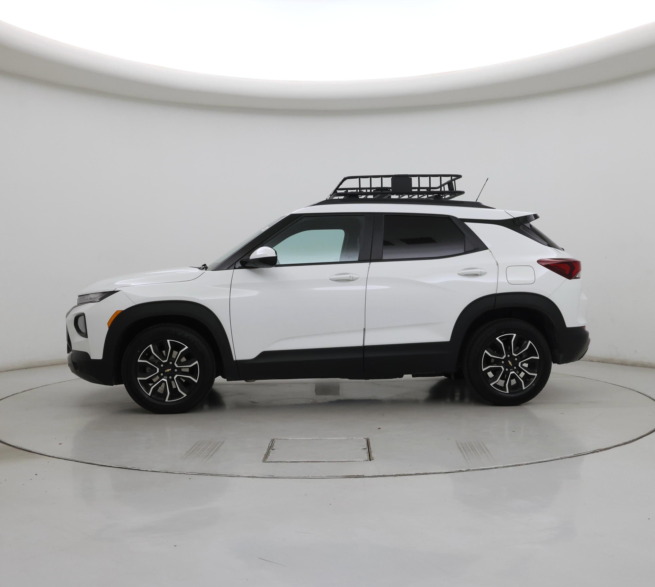 Thumbnail: 2023 Chevrolet TrailBlazer - 3