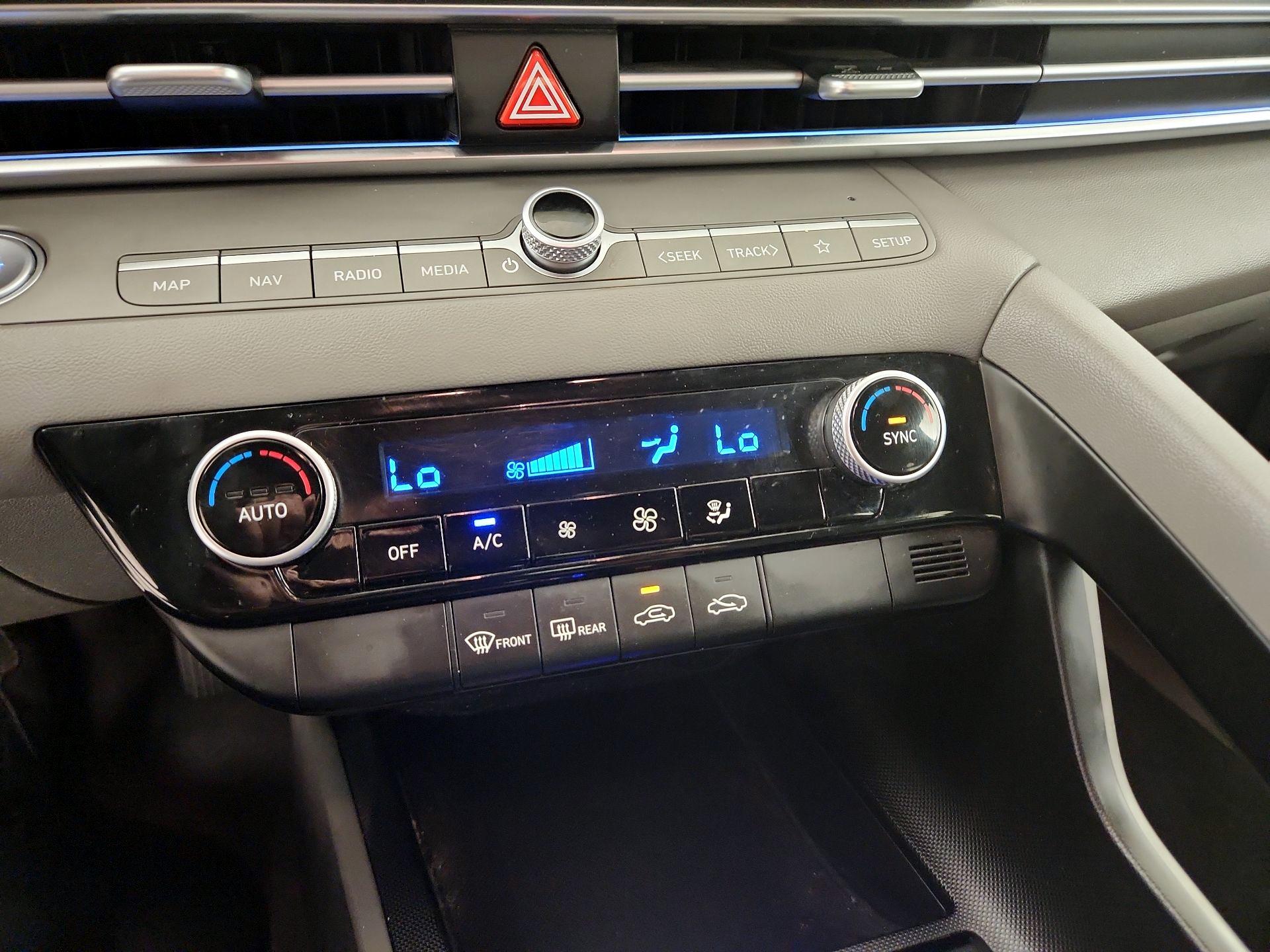 Thumbnail: 2024 Hyundai Elantra - 17