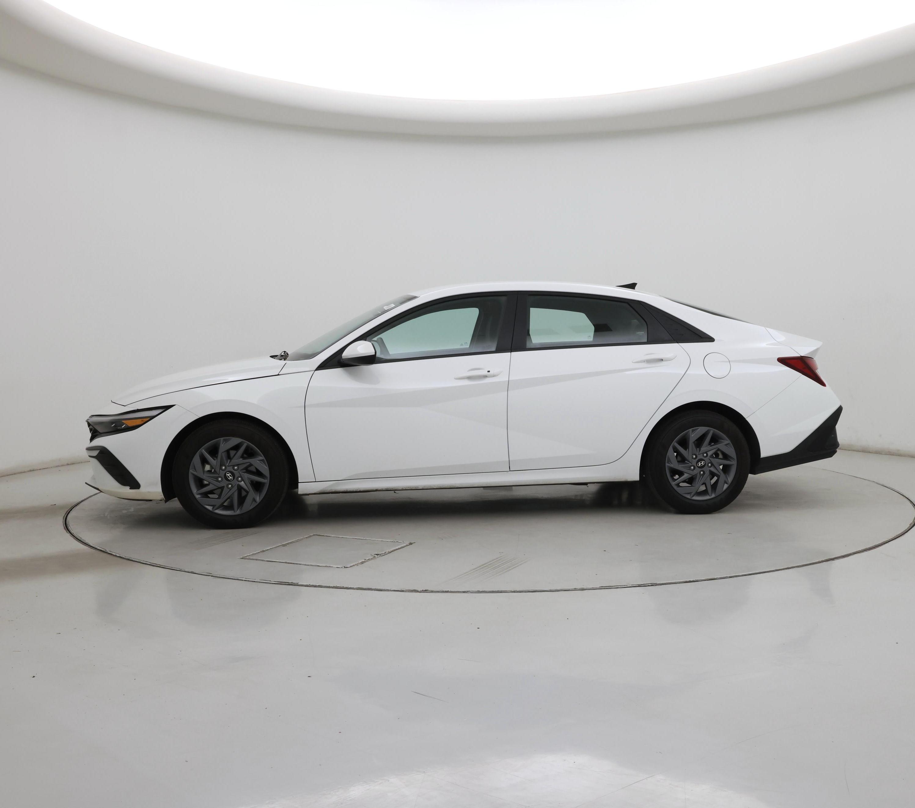Thumbnail: 2024 Hyundai Elantra - 3