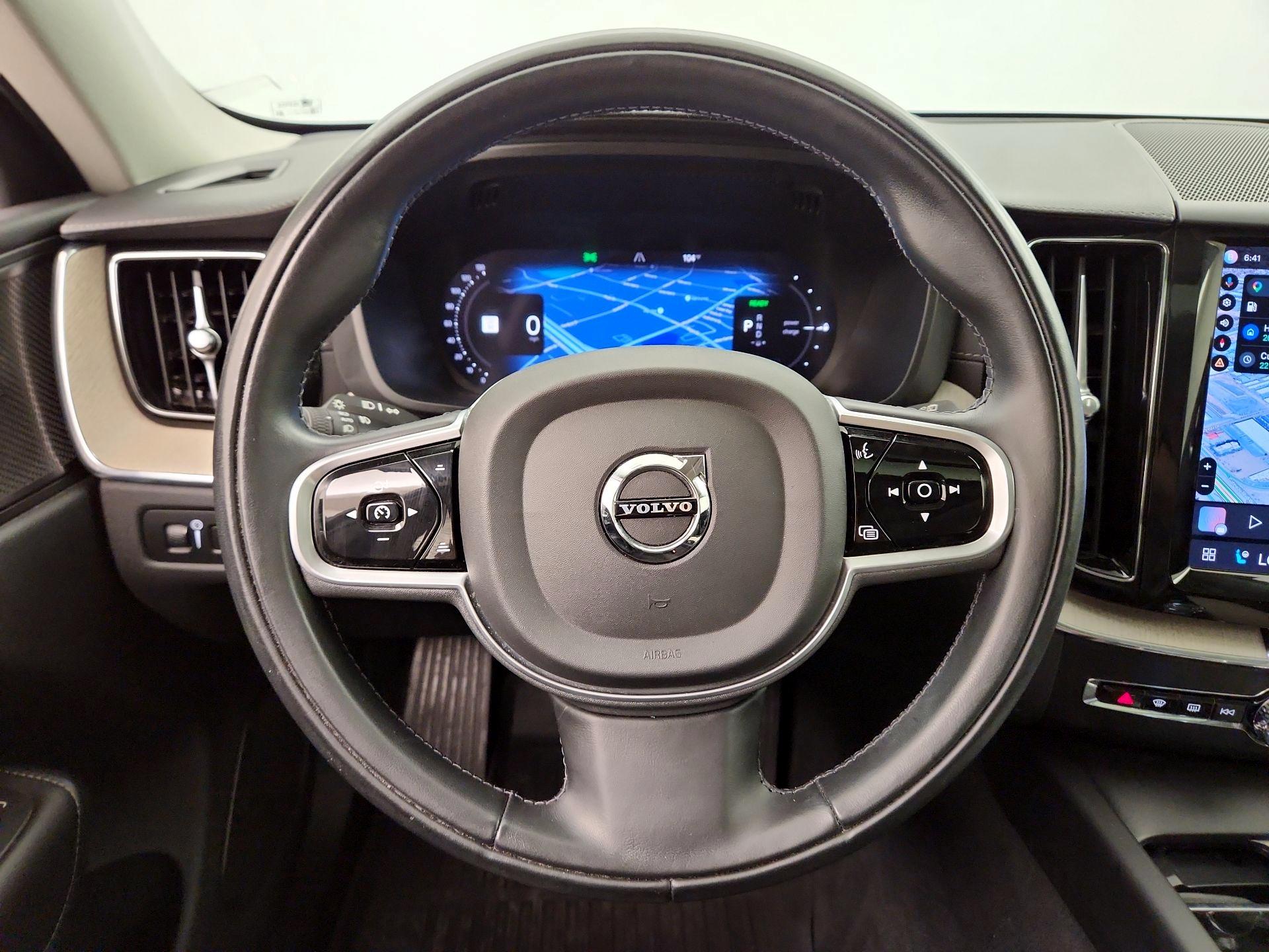 Thumbnail: 2022 Volvo XC60 - 10