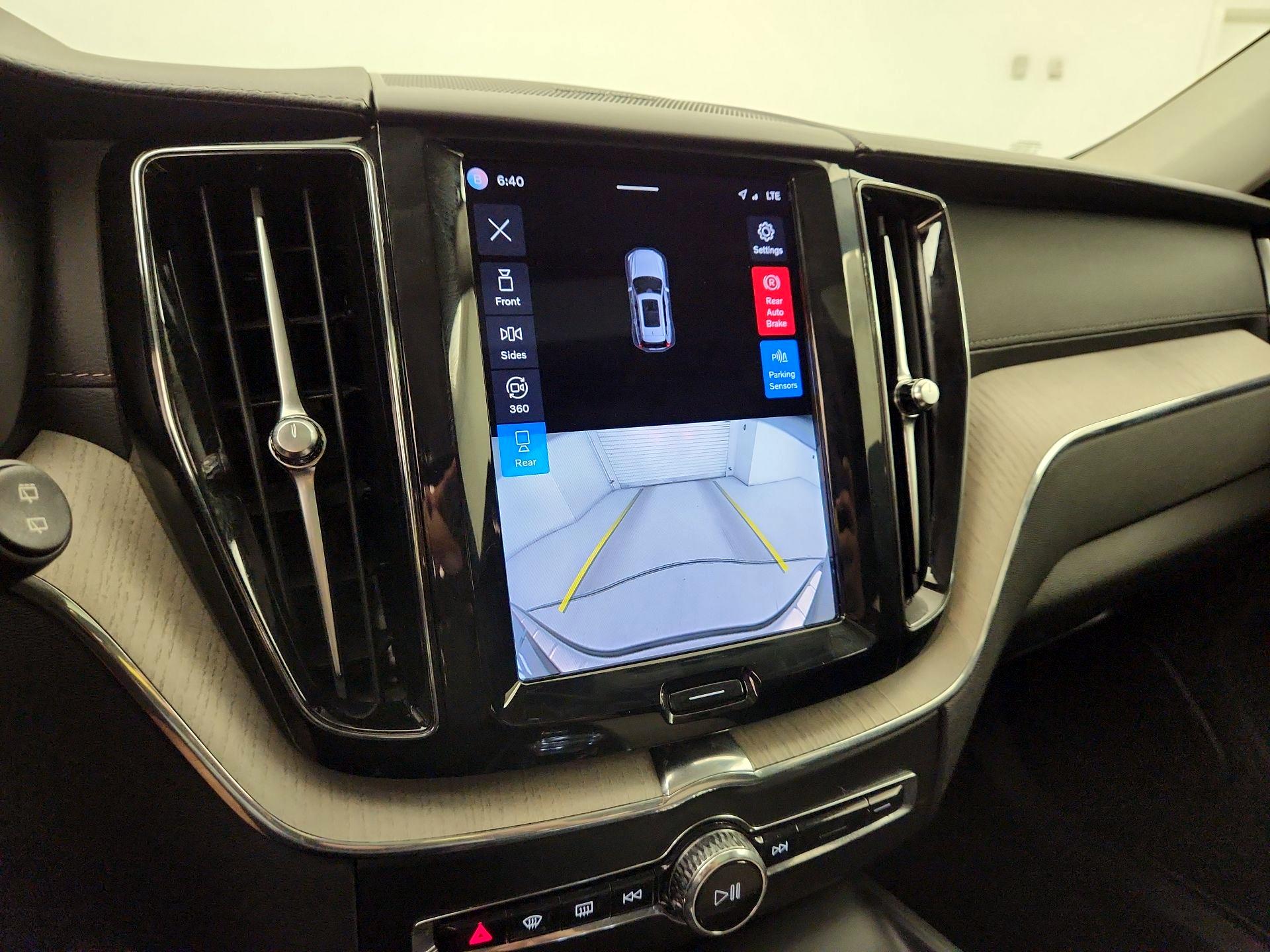 Thumbnail: 2022 Volvo XC60 - 15