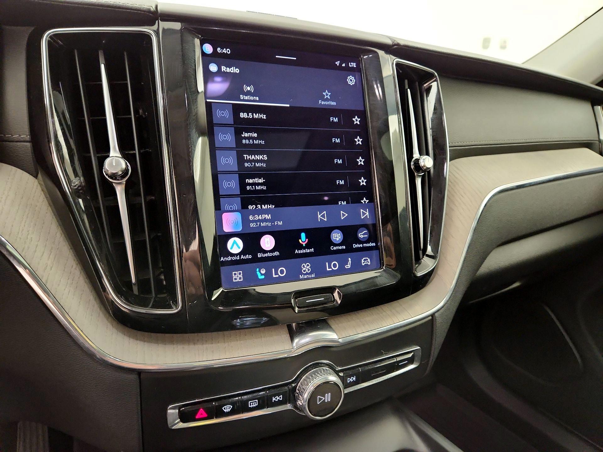 Thumbnail: 2022 Volvo XC60 - 16