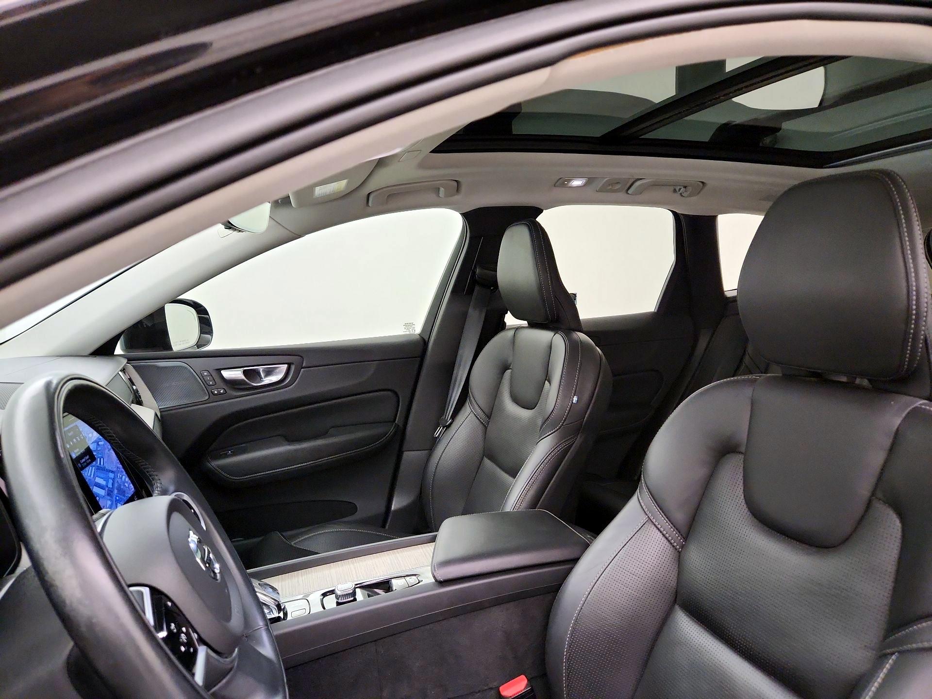 Thumbnail: 2022 Volvo XC60 - 20