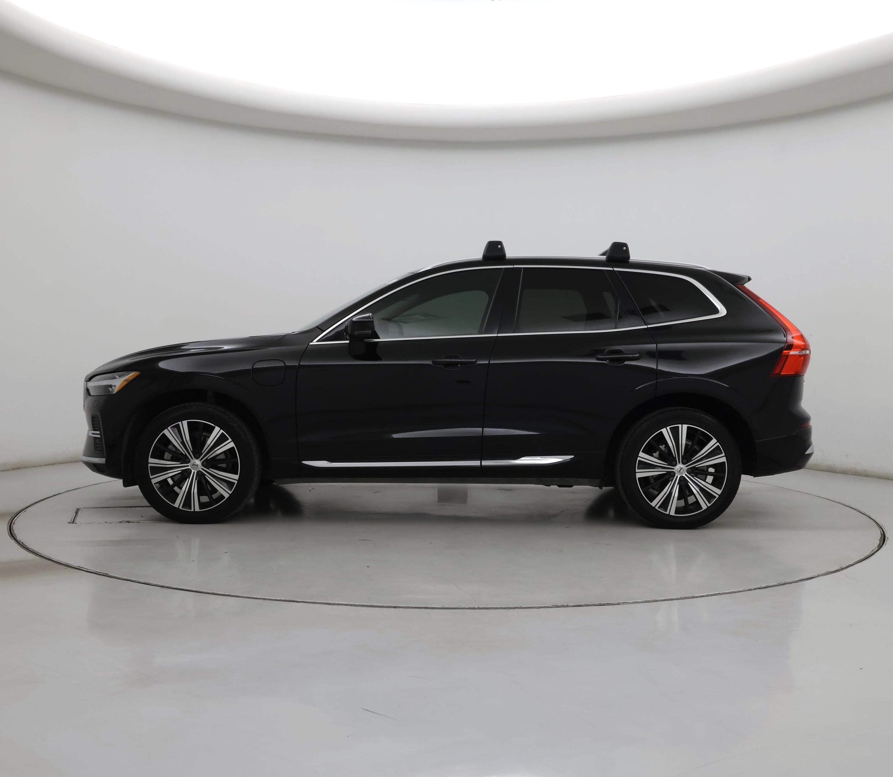 Thumbnail: 2022 Volvo XC60 - 3