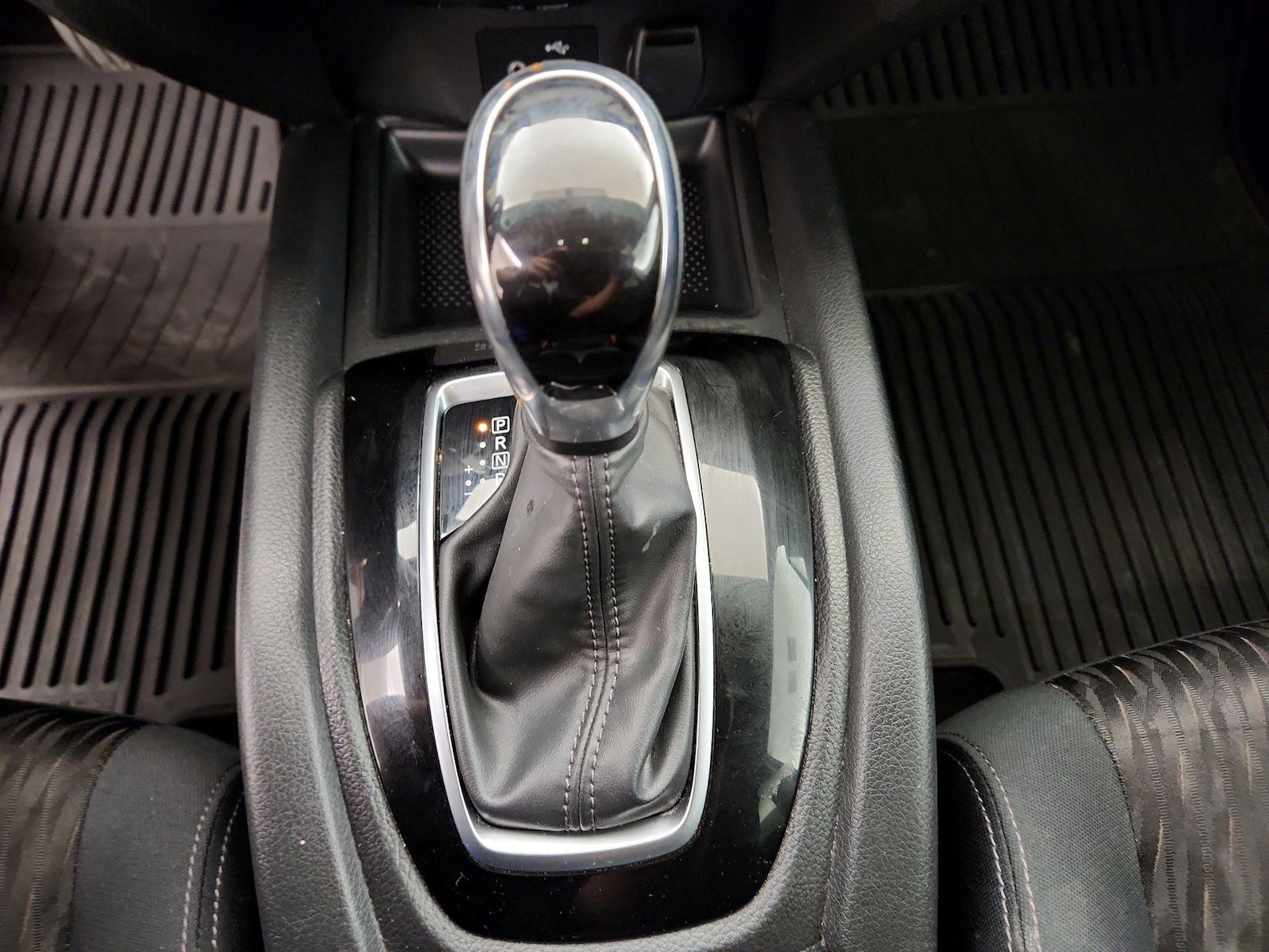 2018 Nissan Rogue SV - Photo 18