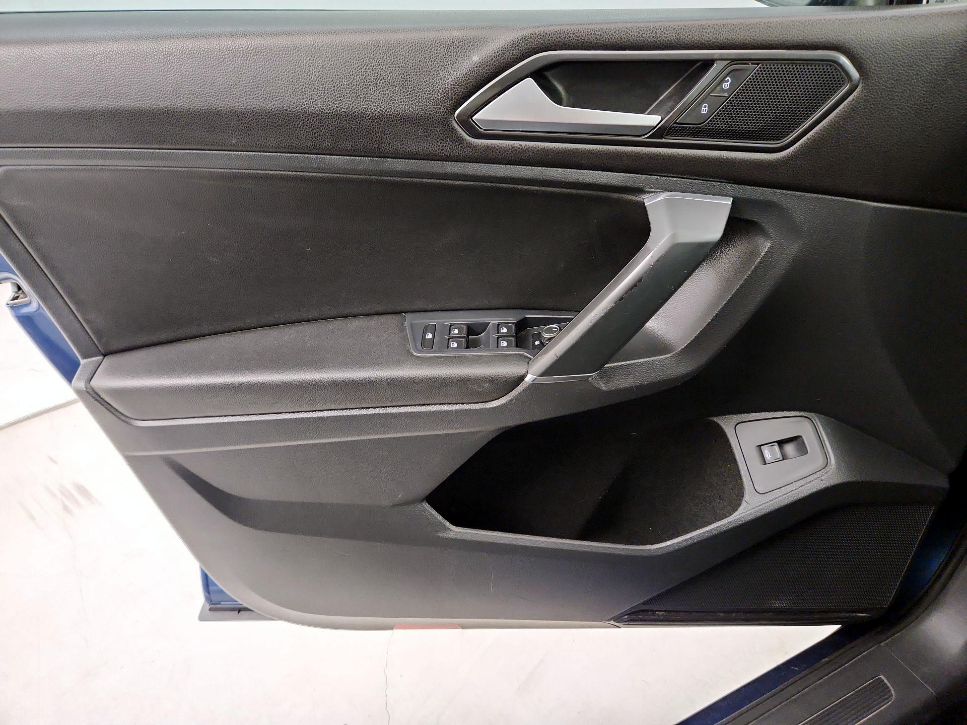 Thumbnail: 2018 Volkswagen Tiguan - 12