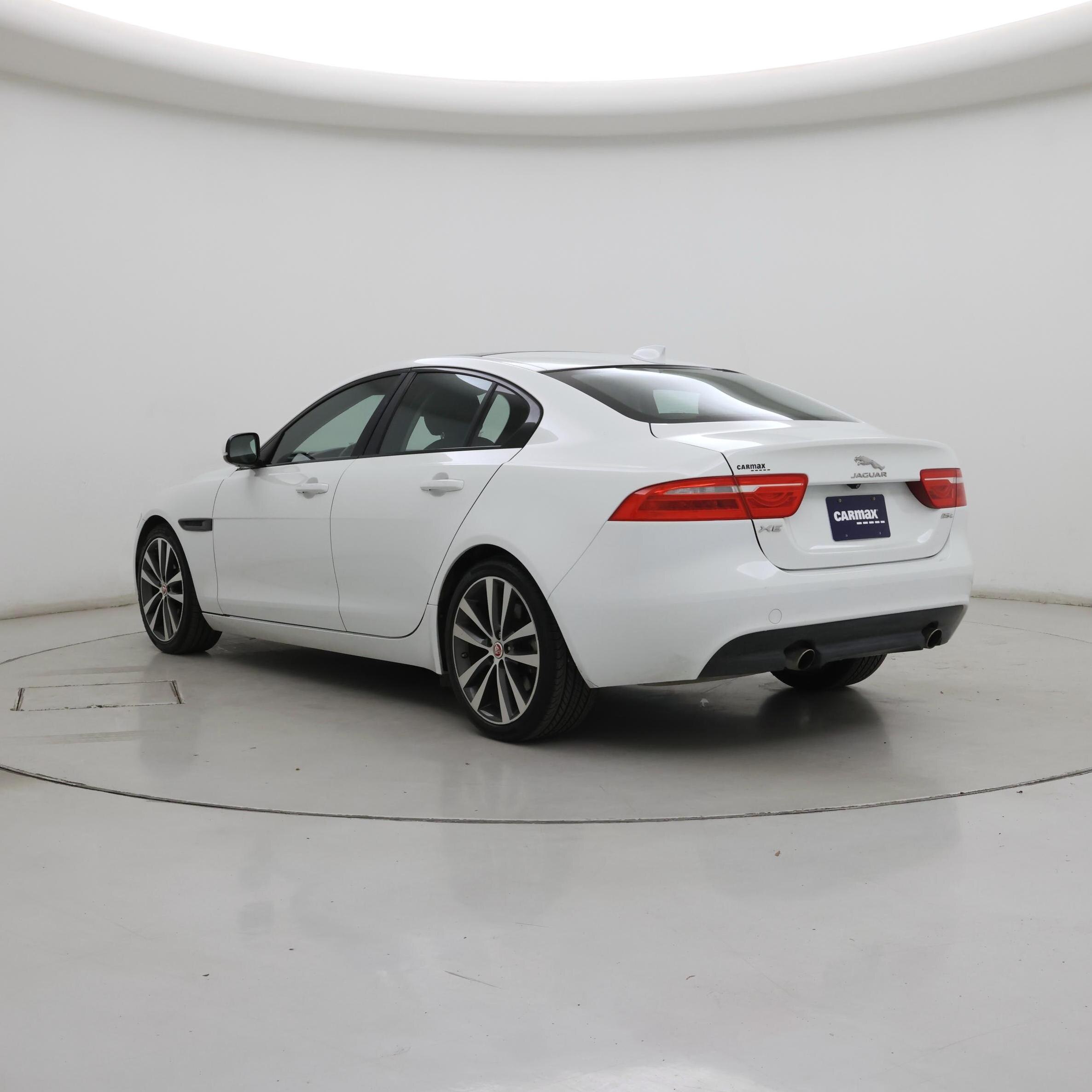 Thumbnail: 2019 Jaguar XE - 2