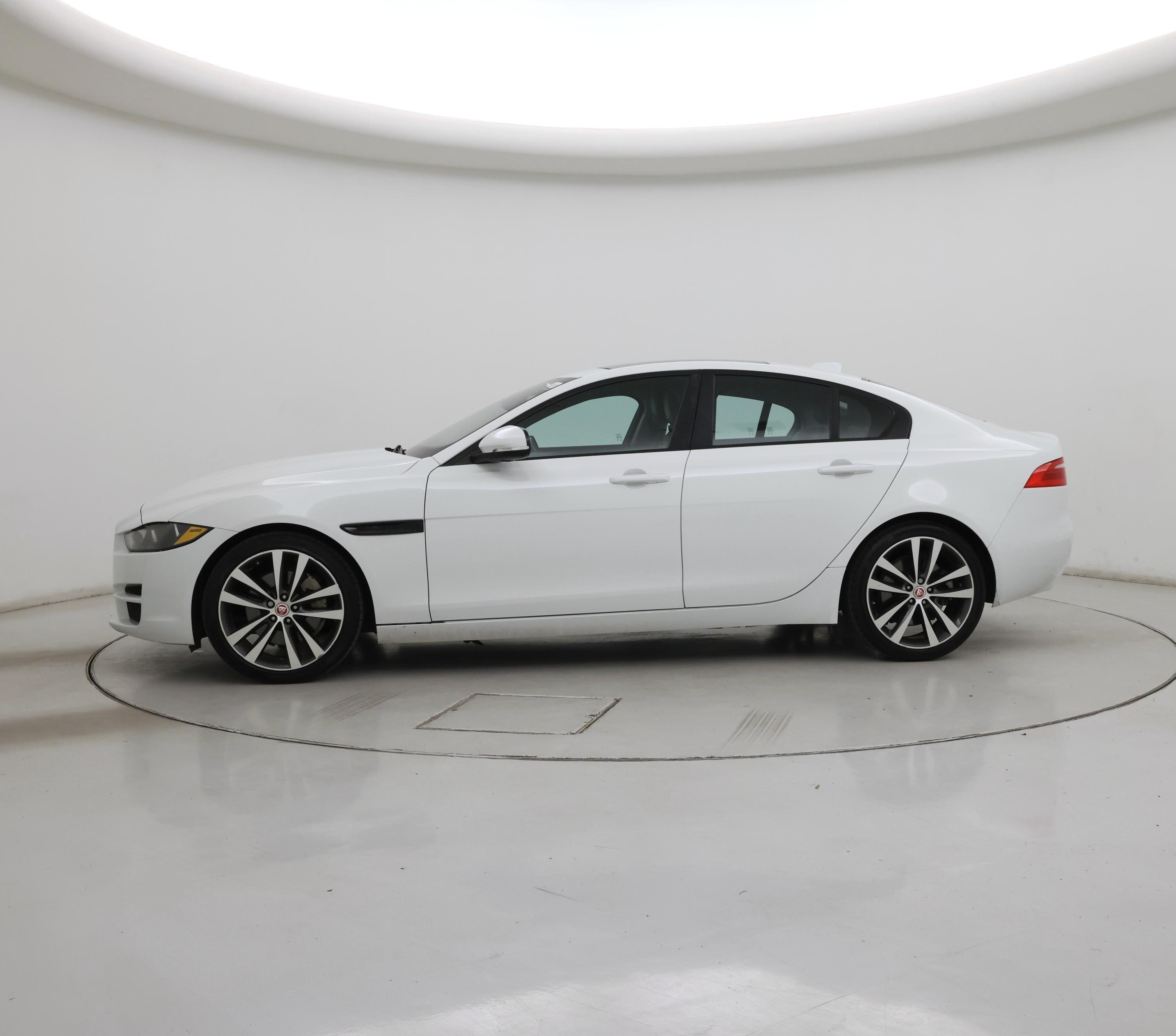 Thumbnail: 2019 Jaguar XE - 3