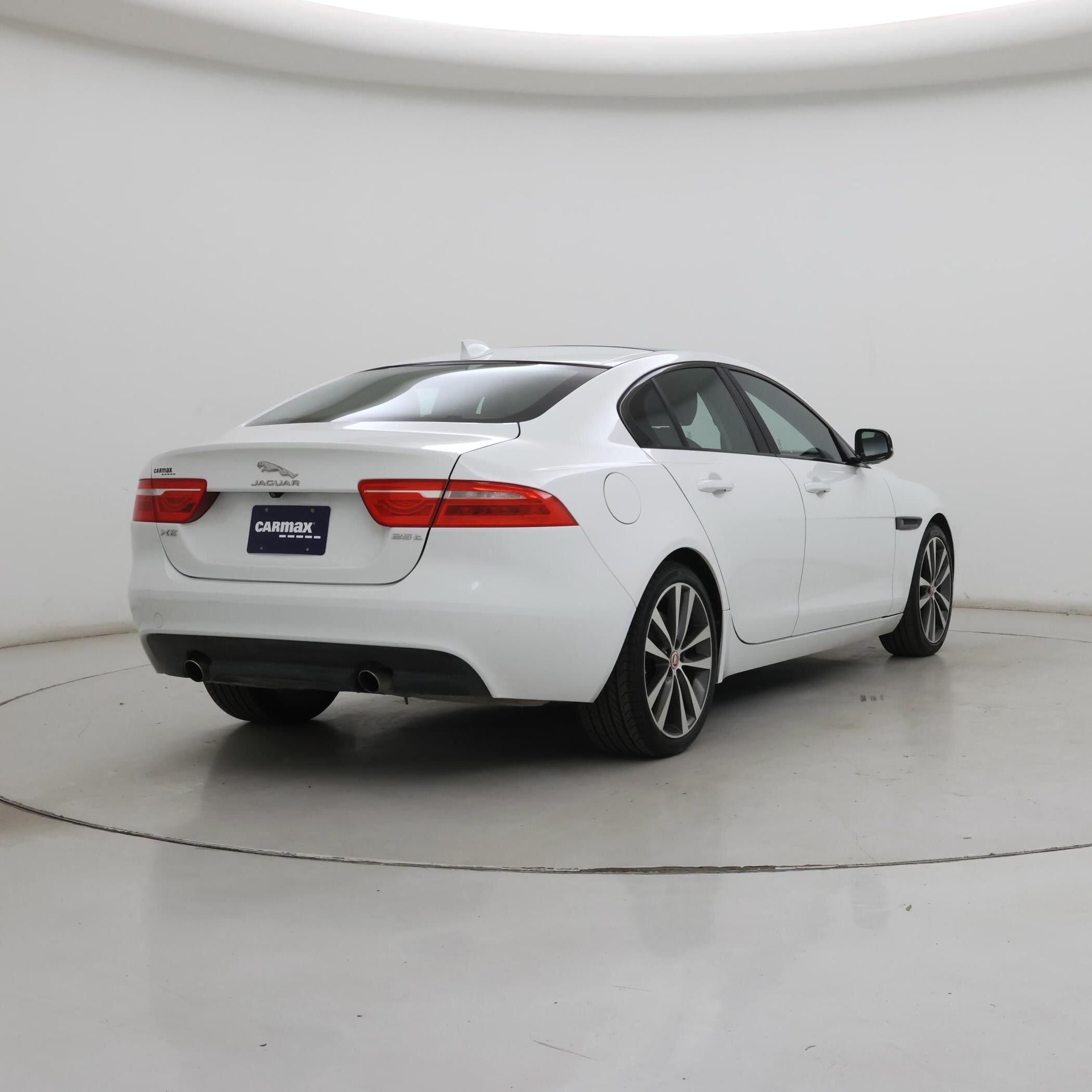 Thumbnail: 2019 Jaguar XE - 8