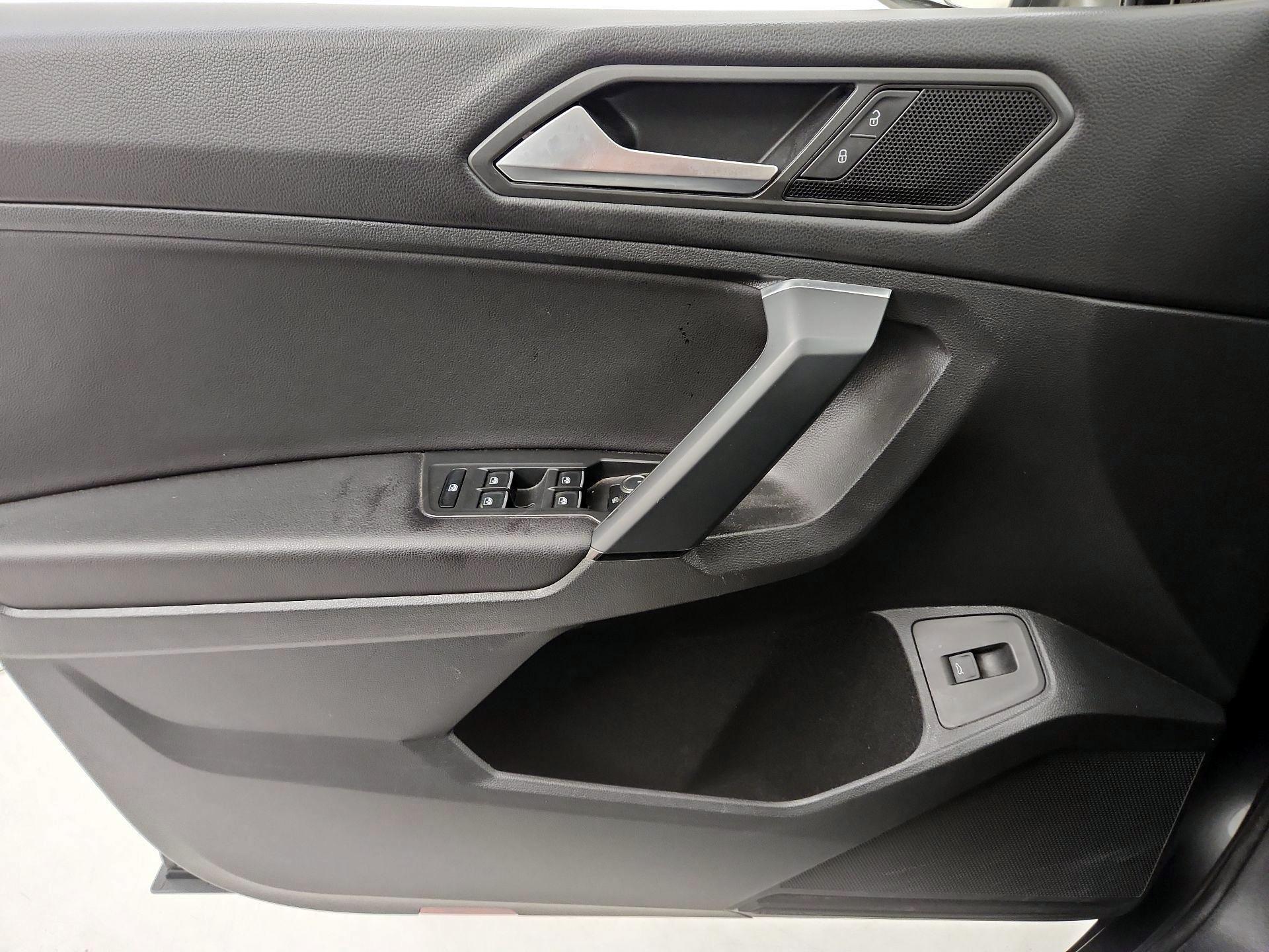Thumbnail: 2019 Volkswagen Tiguan - 12