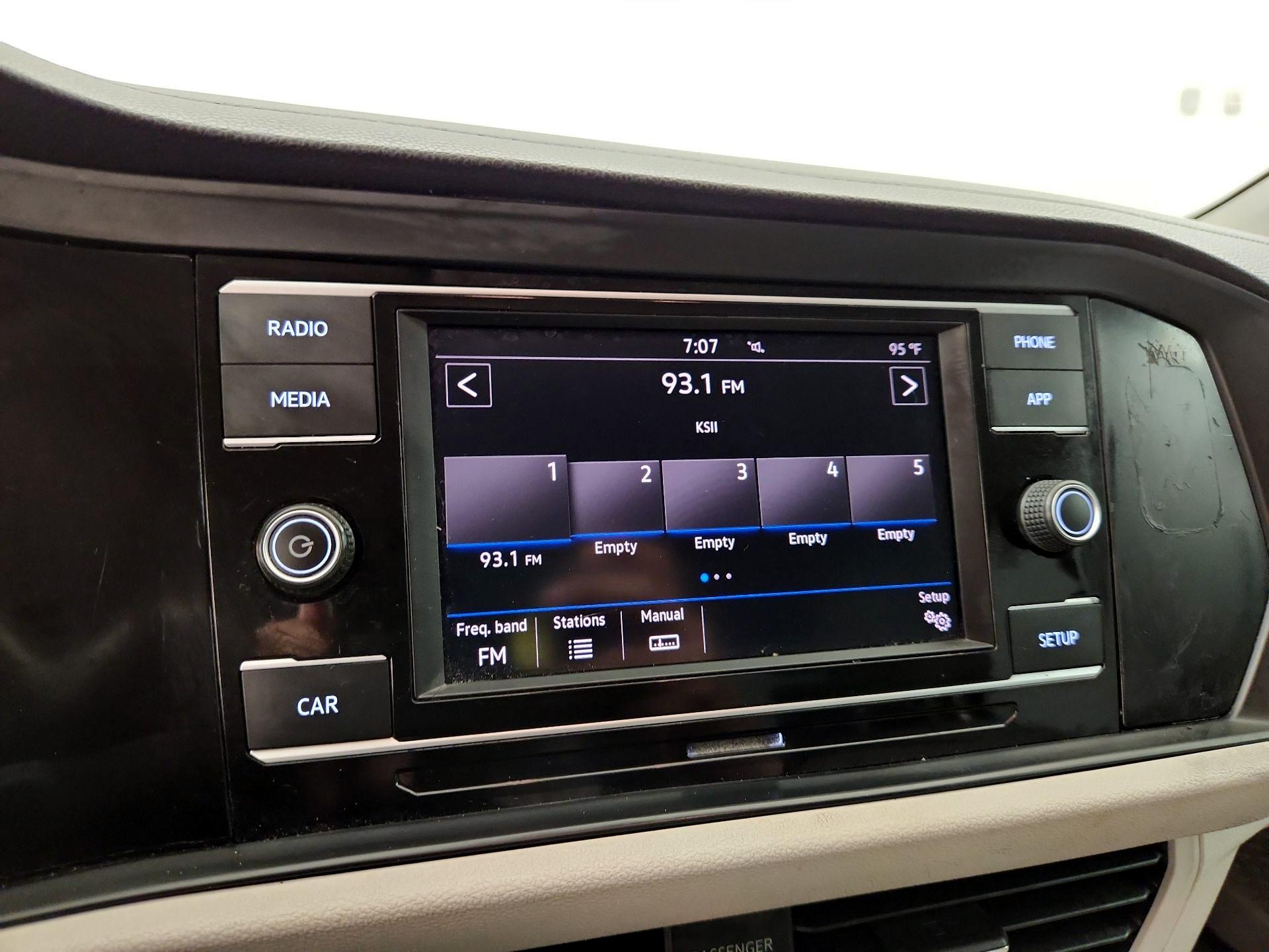 Thumbnail: 2019 Volkswagen Jetta - 15