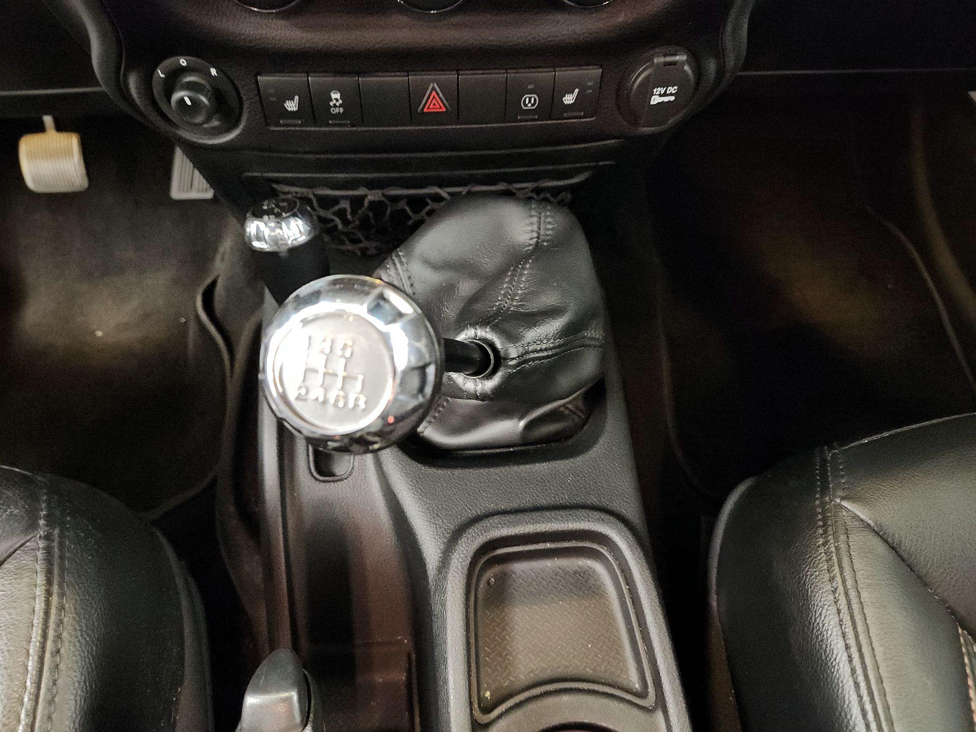 Thumbnail: 2016 Jeep Wrangler - 15