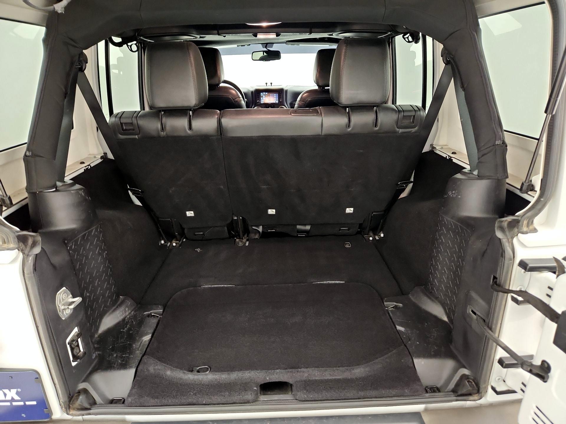 Thumbnail: 2016 Jeep Wrangler - 18