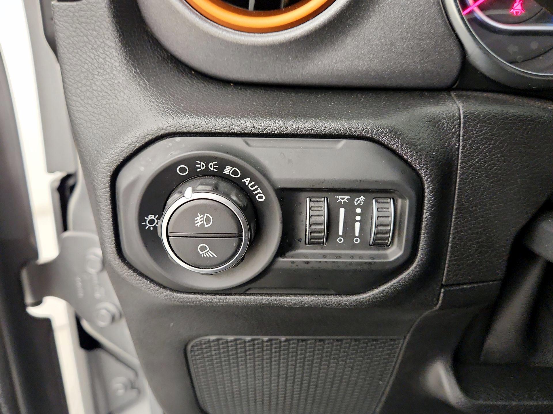 Thumbnail: 2021 Jeep Gladiator - 13