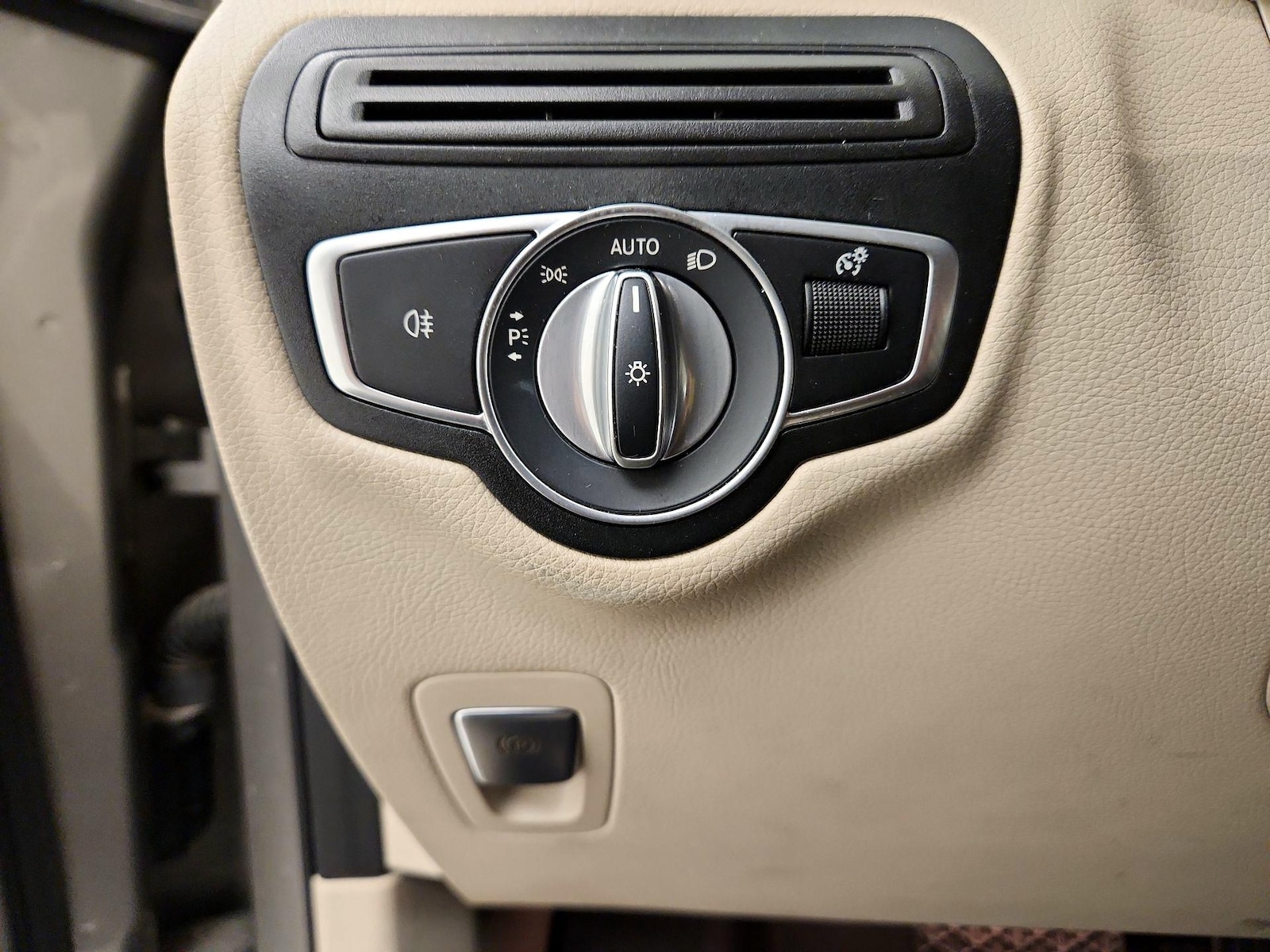 2022 Mercedes-Benz GLC GLC300 - Photo 14