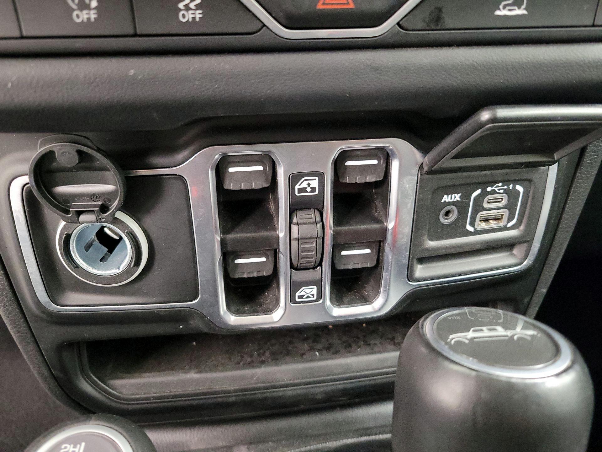 Thumbnail: 2025 Jeep Gladiator - 18