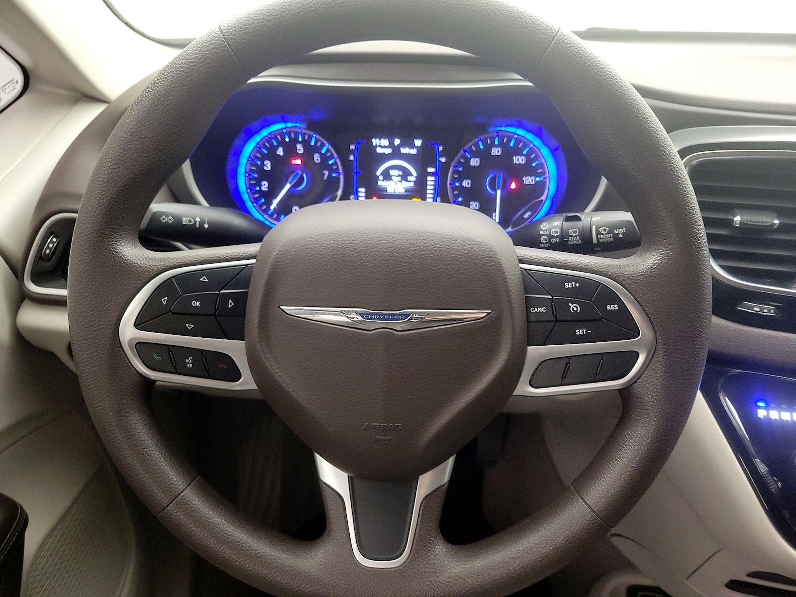 2020 Chrysler Voyager L - Photo 11