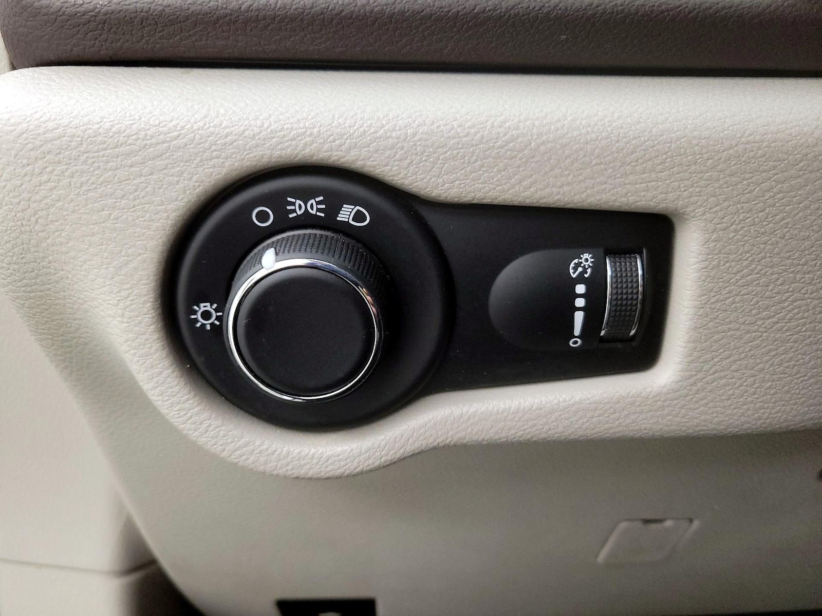 2020 Chrysler Voyager L - Photo 14