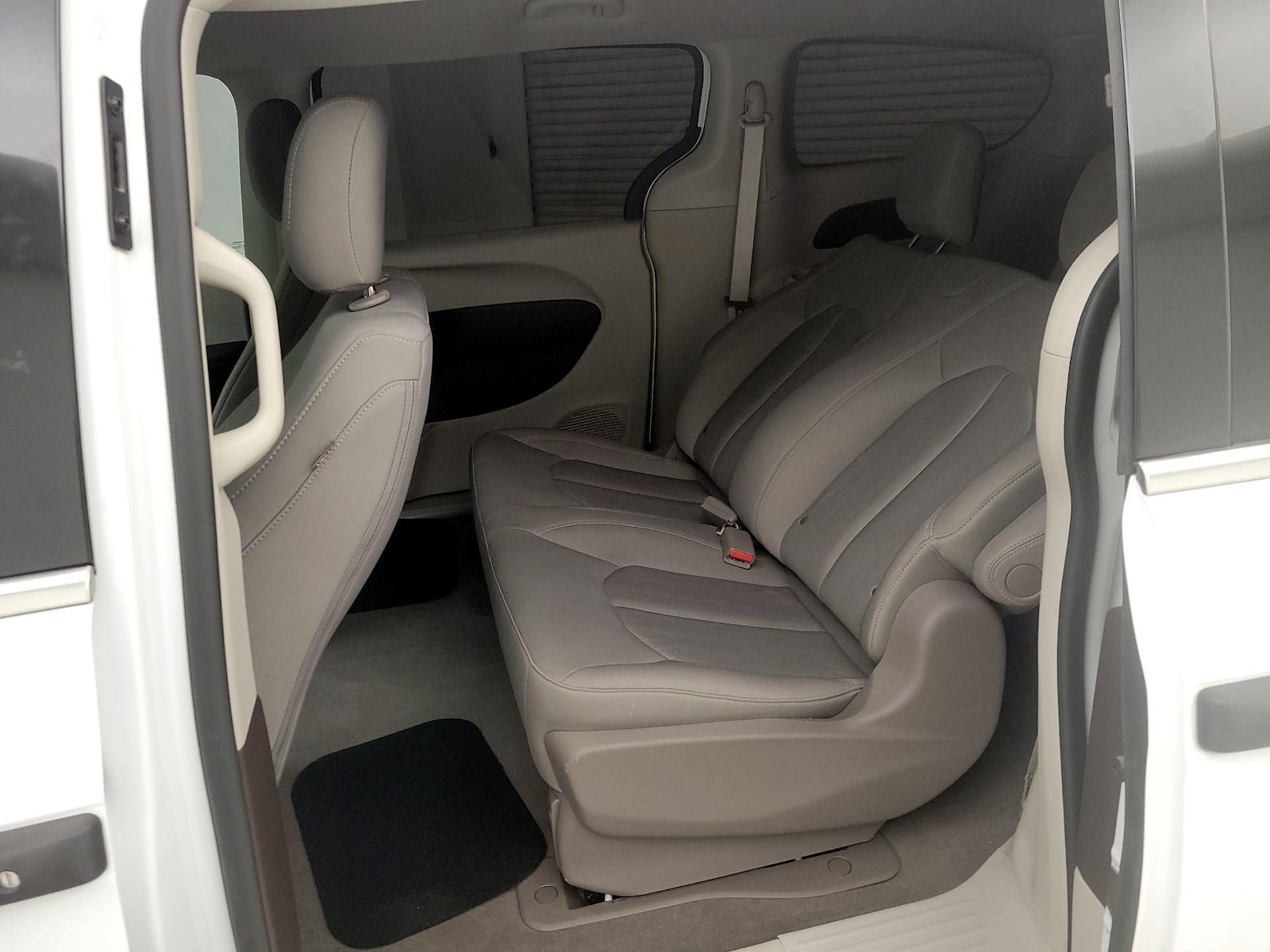 2020 Chrysler Voyager L - Photo 20