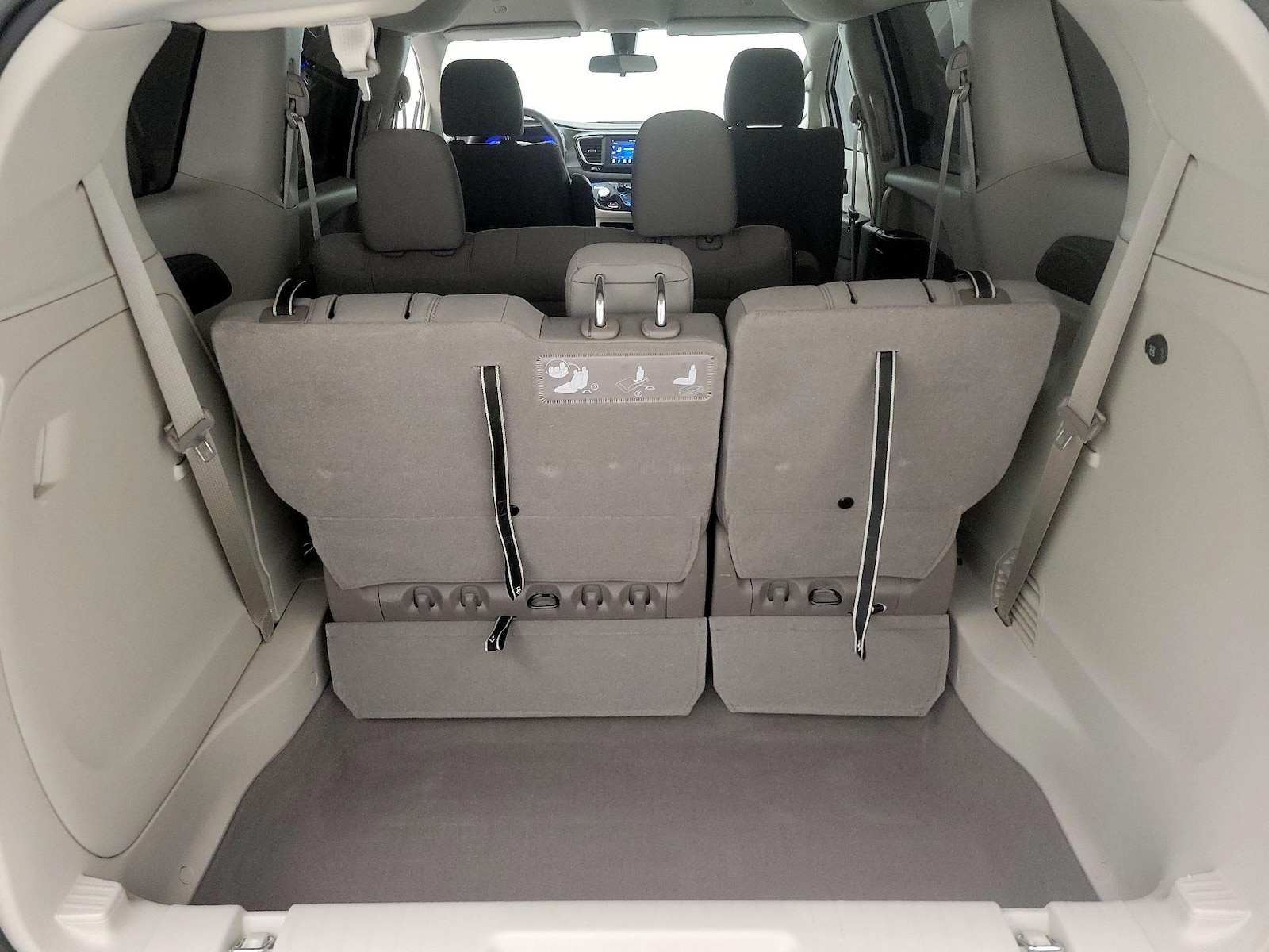 2020 Chrysler Voyager L - Photo 21