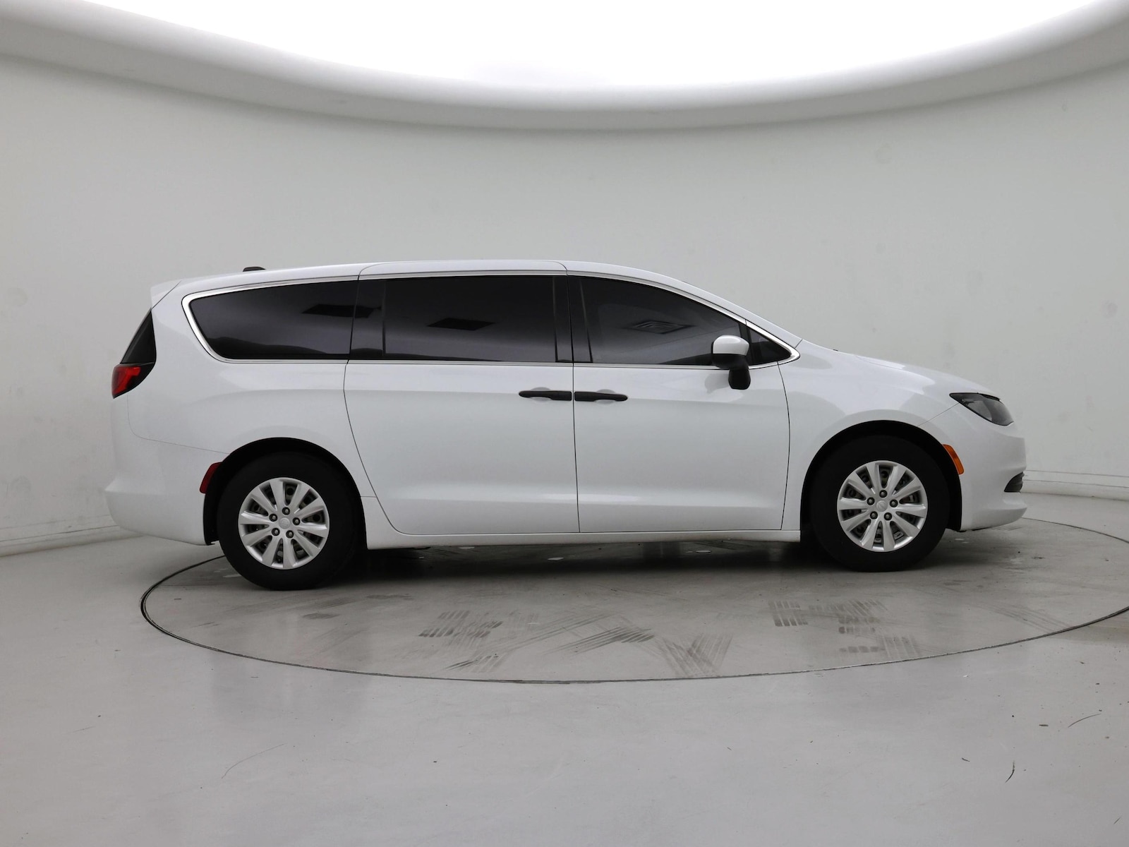 2020 Chrysler Voyager L - Photo 8