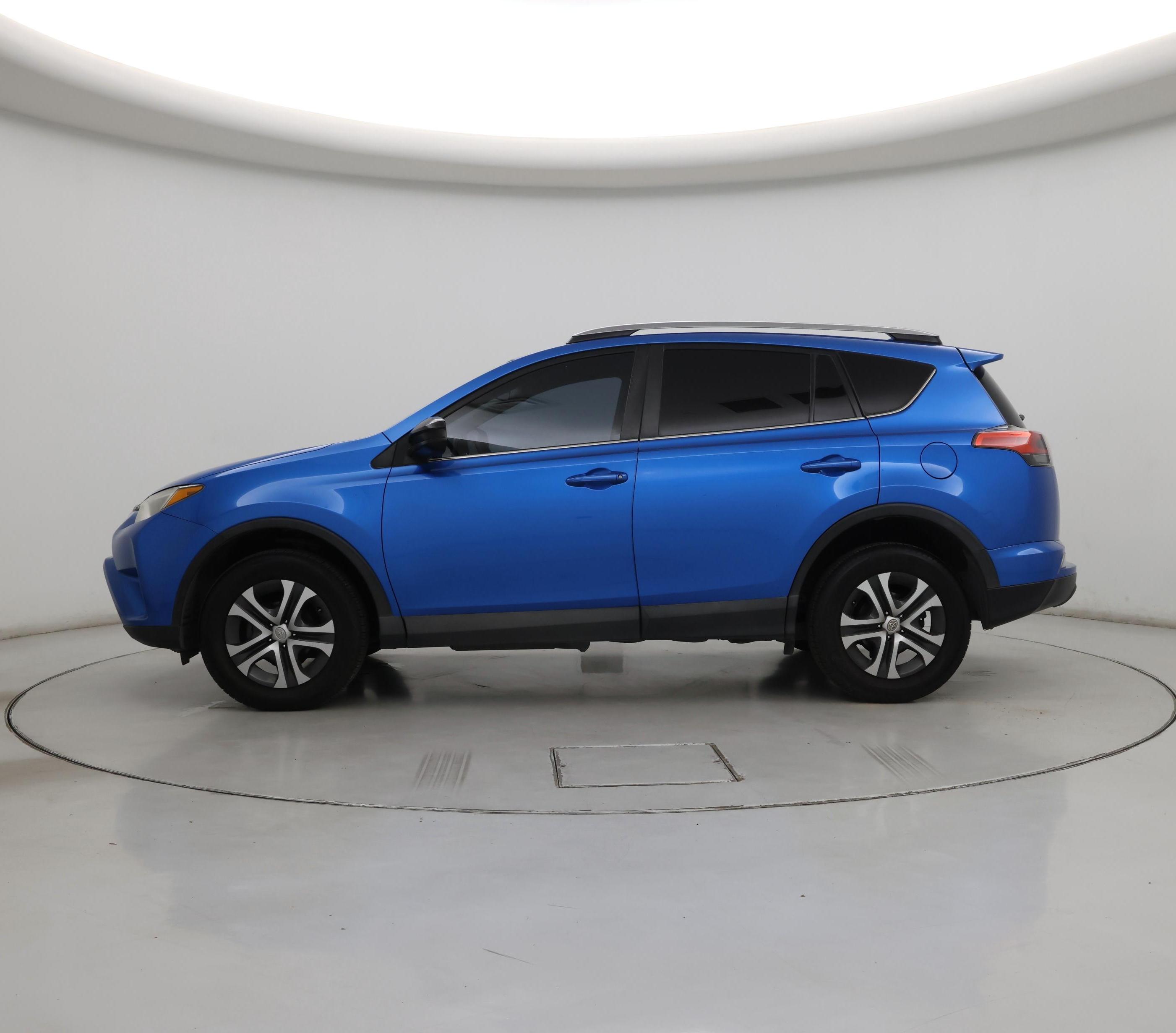 Thumbnail: 2018 Toyota RAV4 - 3